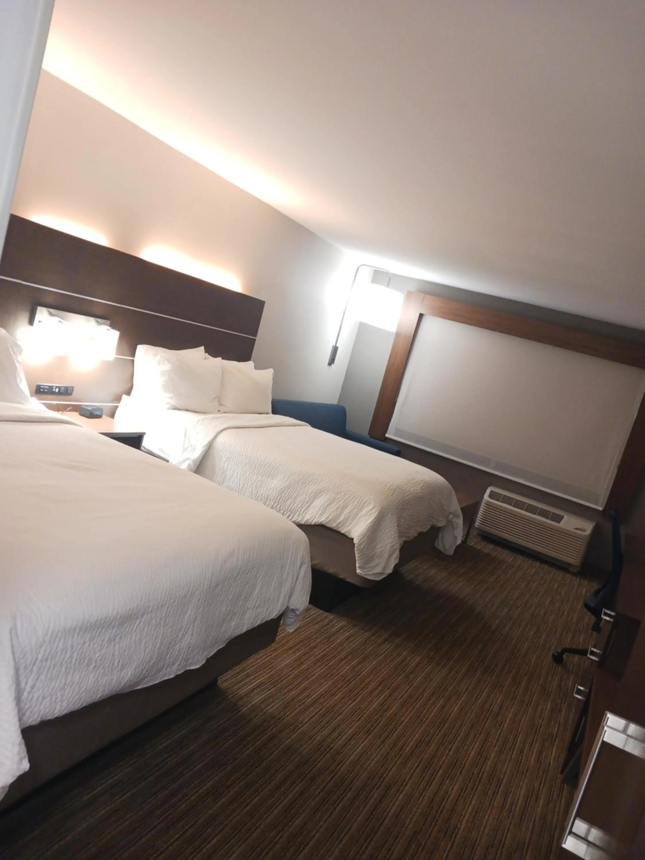 Bed in Holiday Inn Express & Suites Gainesville - Lake Lanier Area by IHG