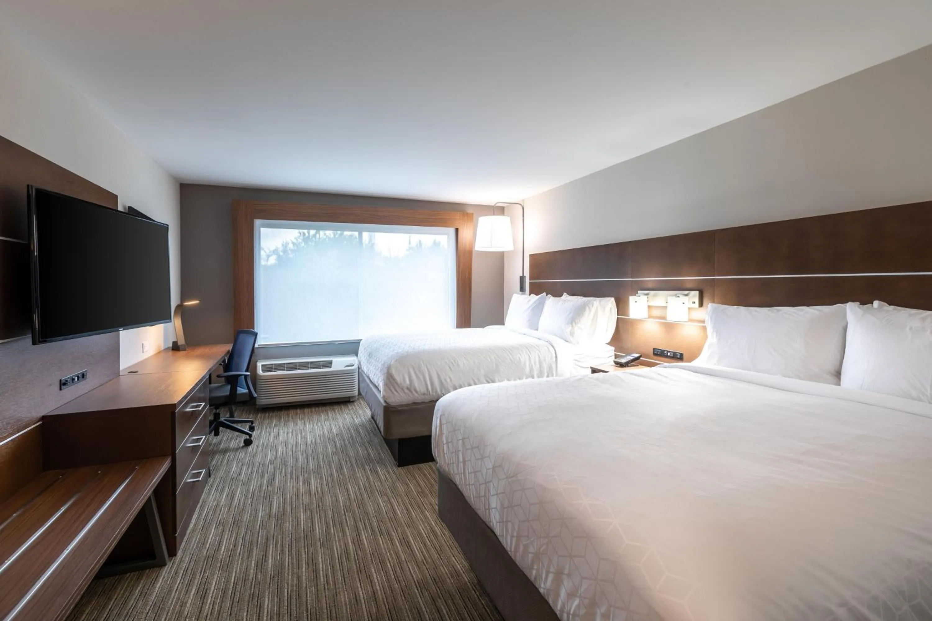 Bed in Holiday Inn Express & Suites Gainesville - Lake Lanier Area by IHG
