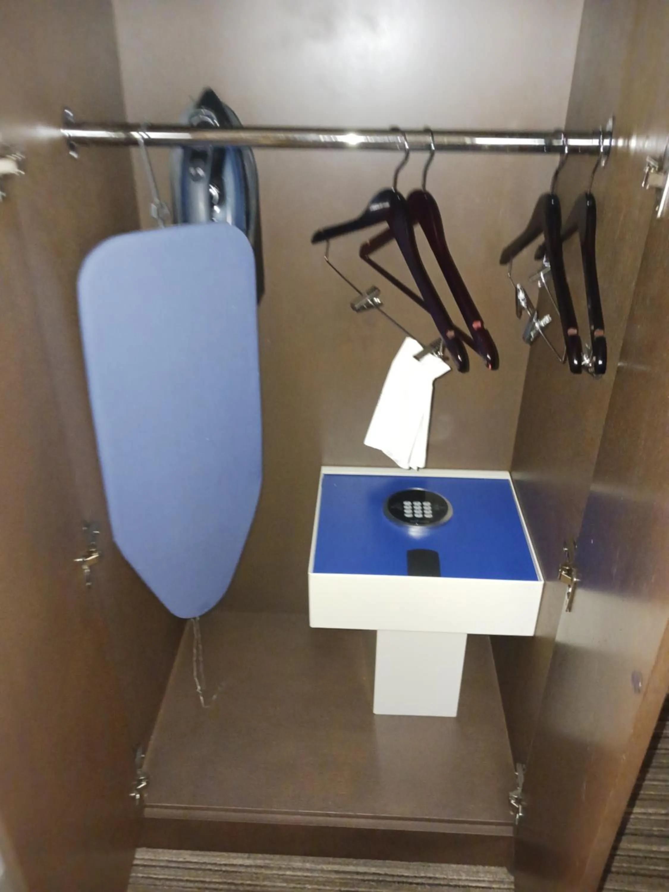 furniture in Holiday Inn Express & Suites Gainesville - Lake Lanier Area by IHG