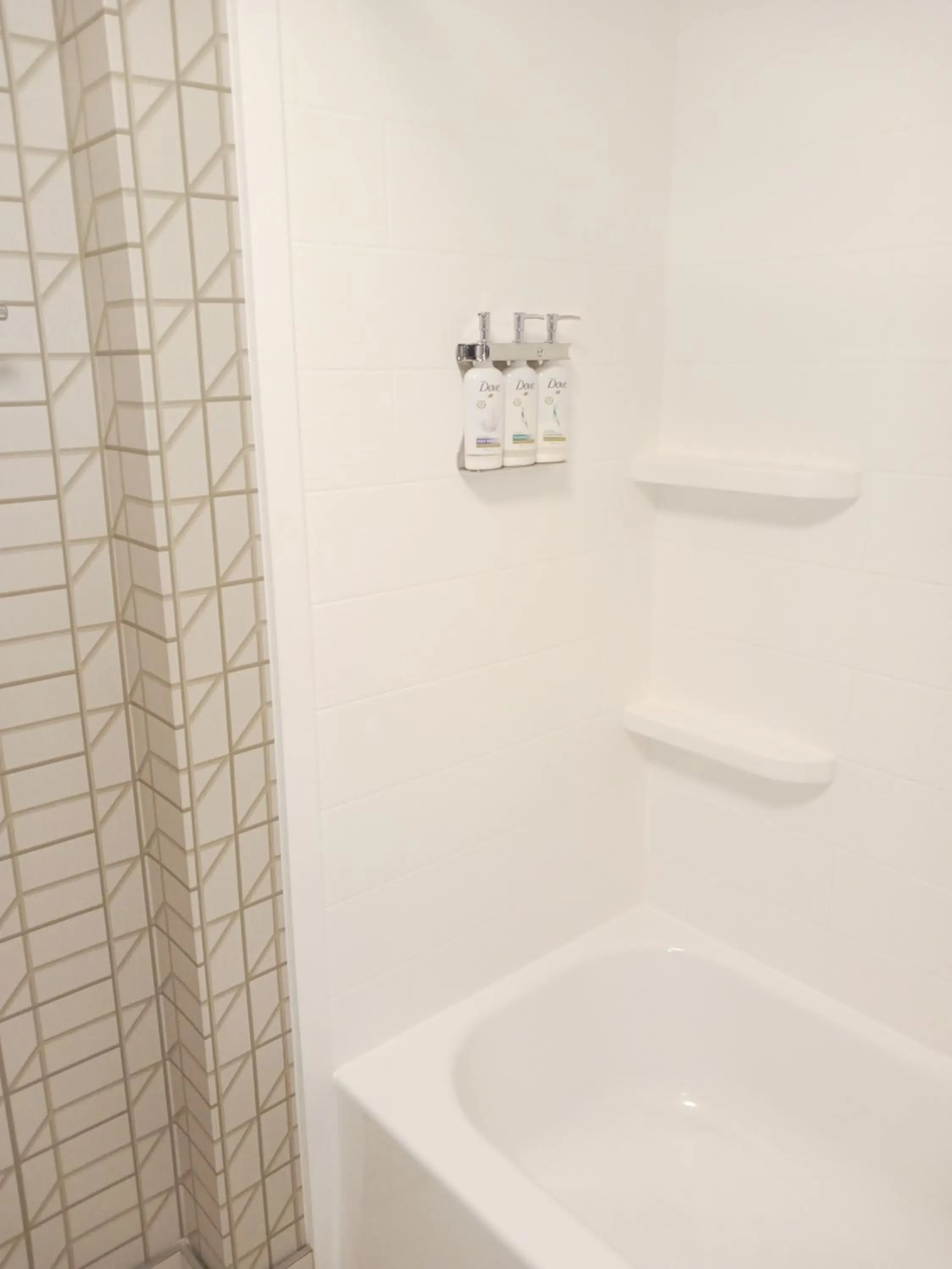 Bath in Holiday Inn Express & Suites Gainesville - Lake Lanier Area by IHG