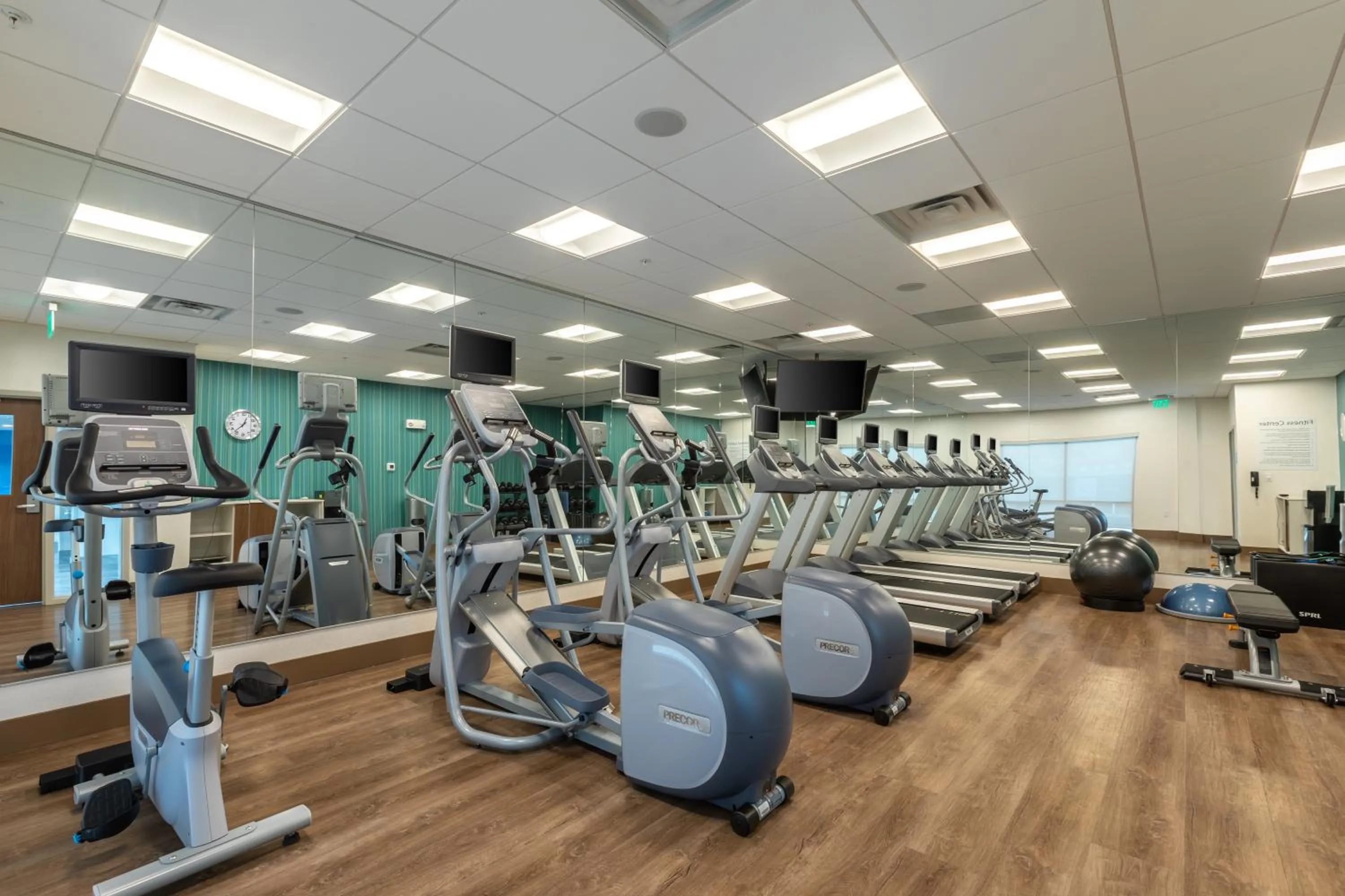 Fitness centre/facilities in Holiday Inn Express & Suites Gainesville - Lake Lanier Area by IHG