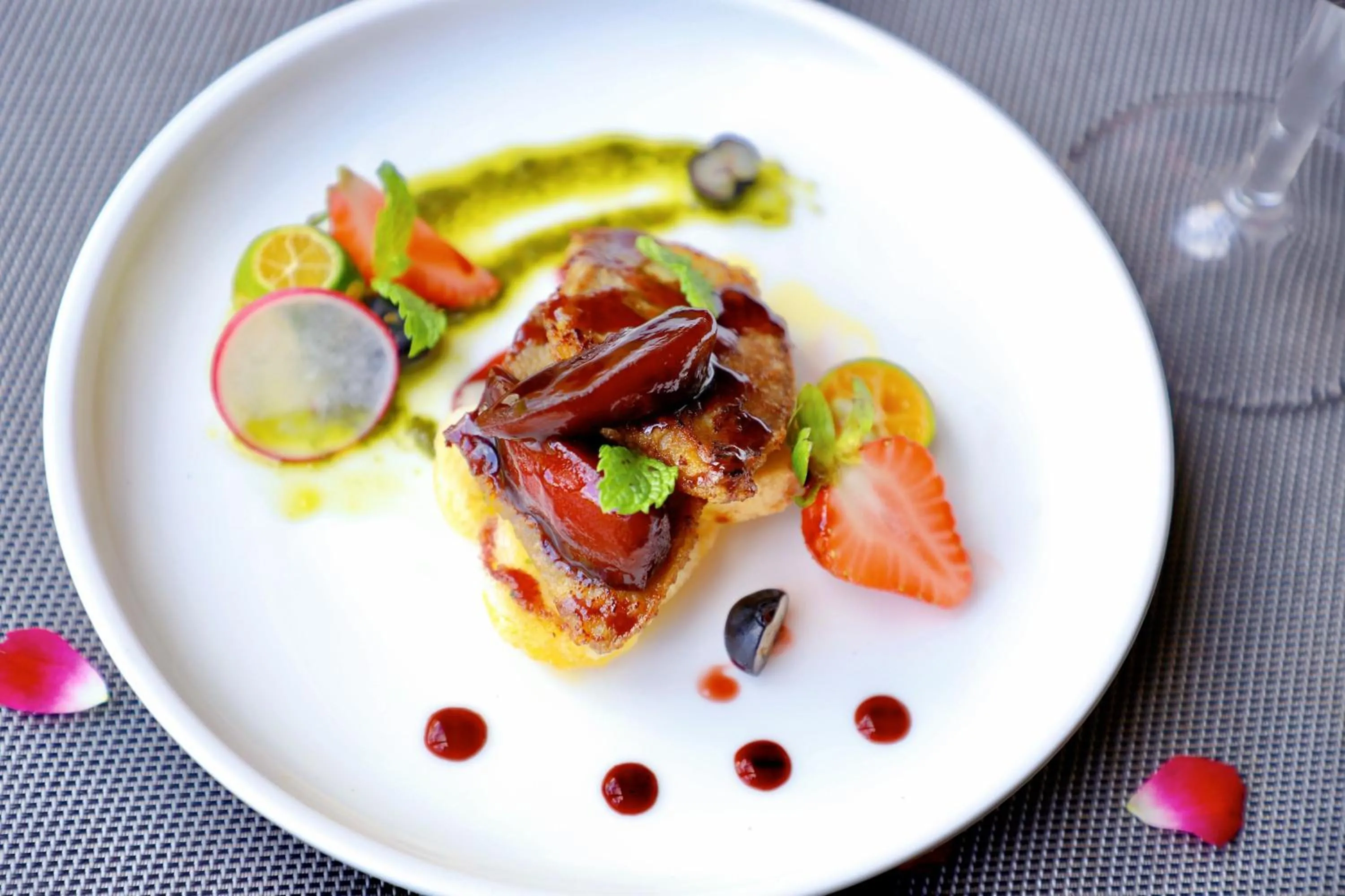 Restaurant/places to eat in Crowne Plaza Nanchang Wanli by IHG