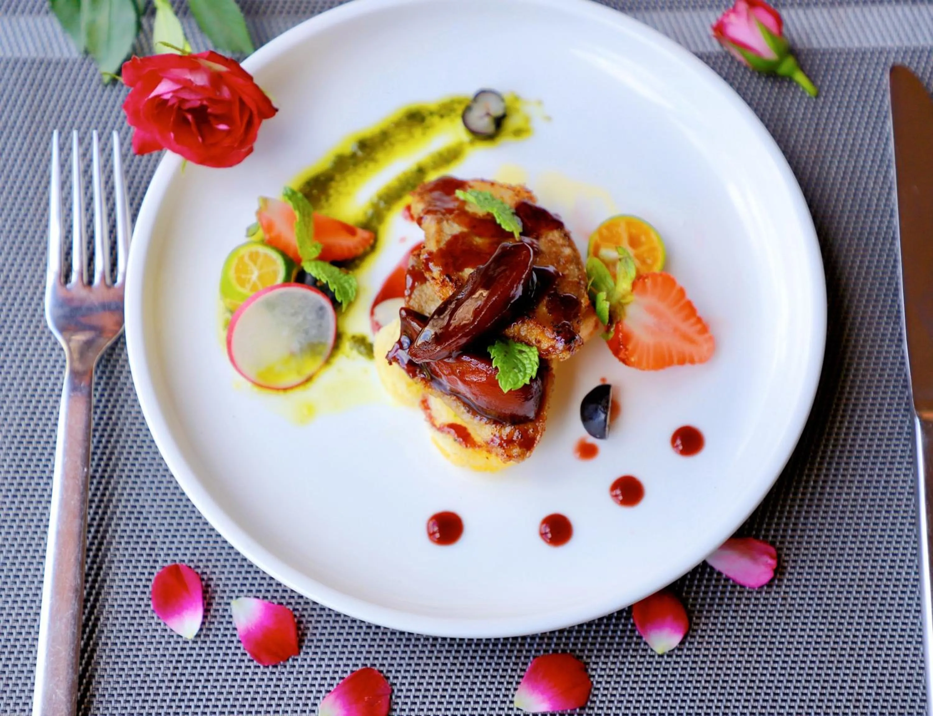 Restaurant/places to eat in Crowne Plaza Nanchang Wanli by IHG