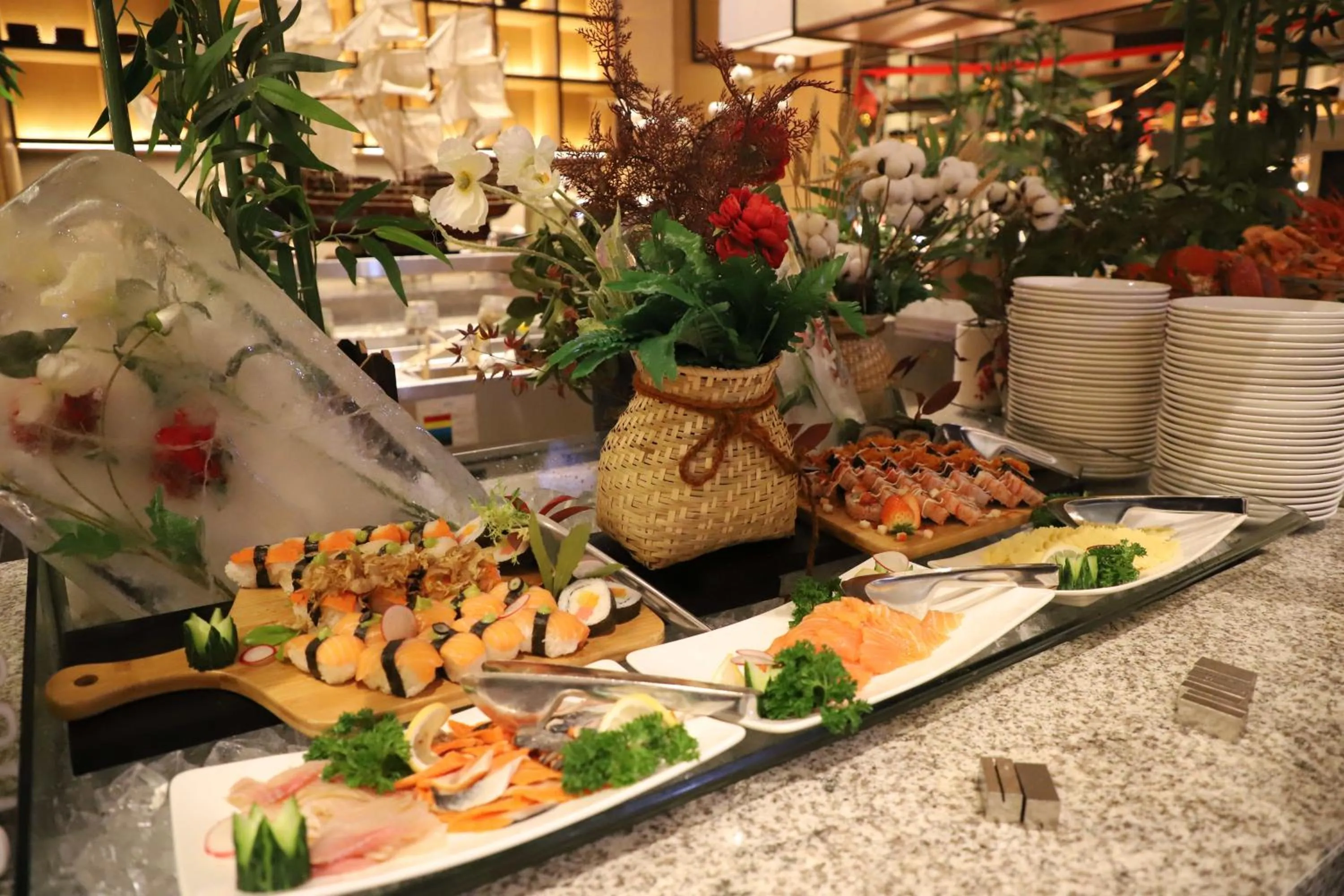 Restaurant/places to eat in Crowne Plaza Nanchang Wanli by IHG