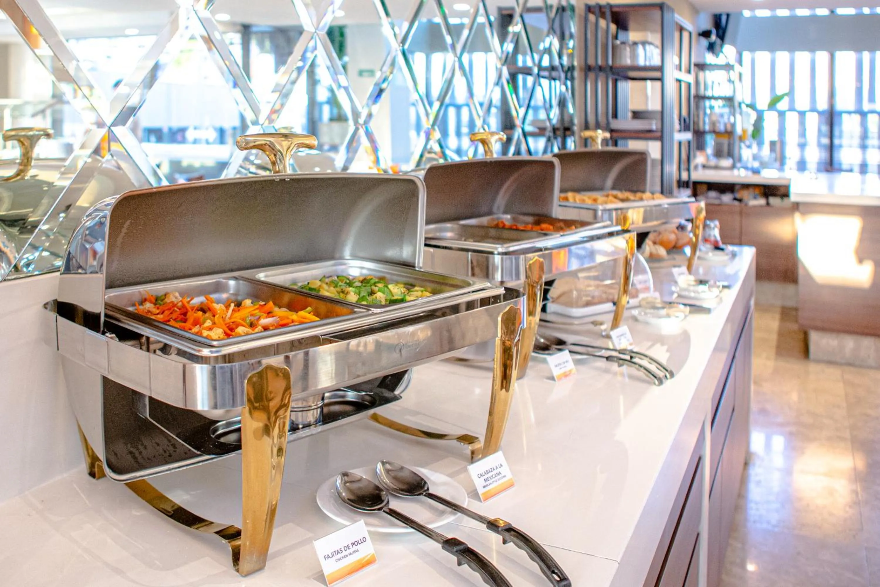 Restaurant/places to eat in Comfort Inn Queretaro Tecnologico