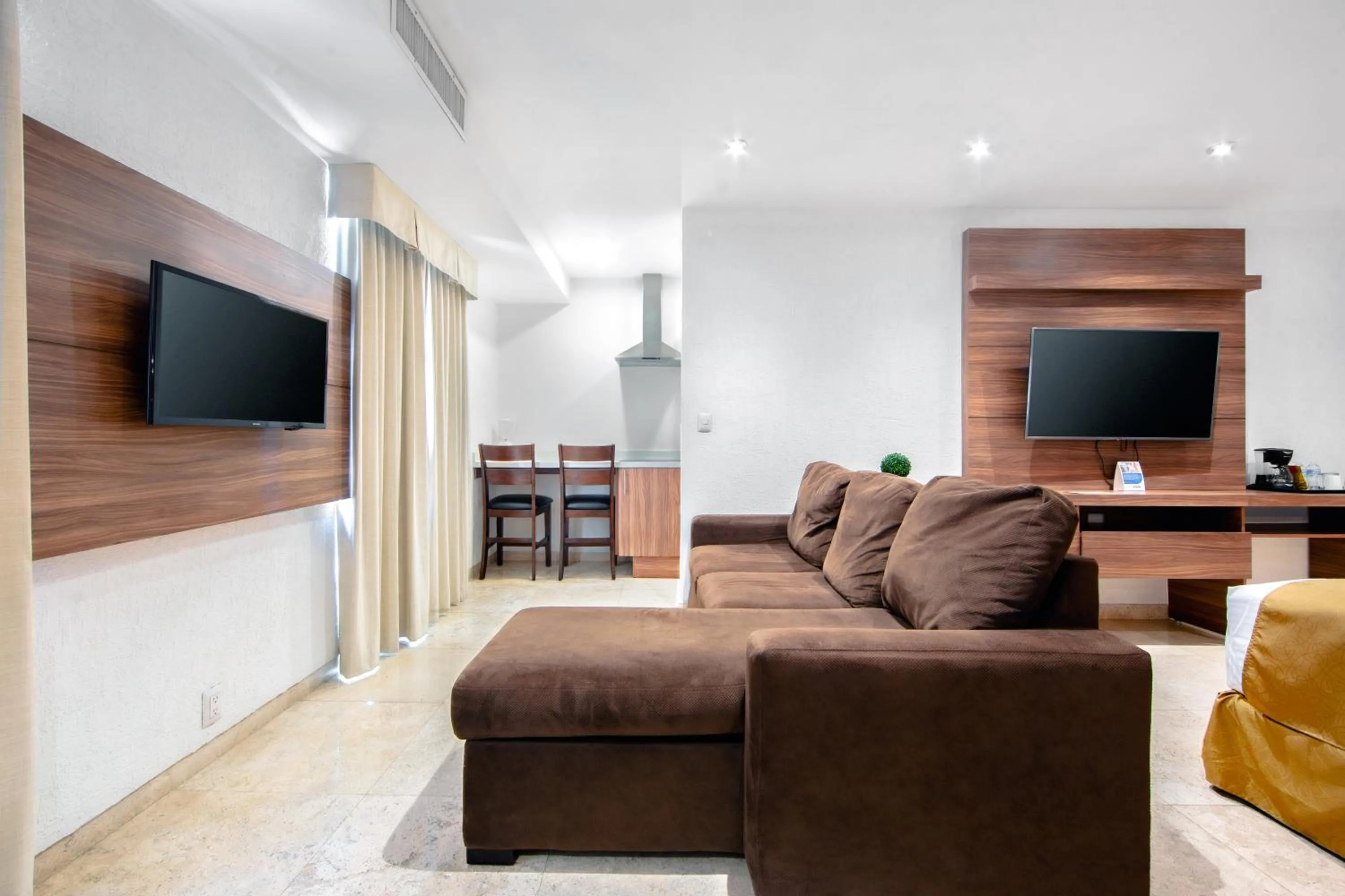 TV and multimedia in Comfort Inn Queretaro Tecnologico