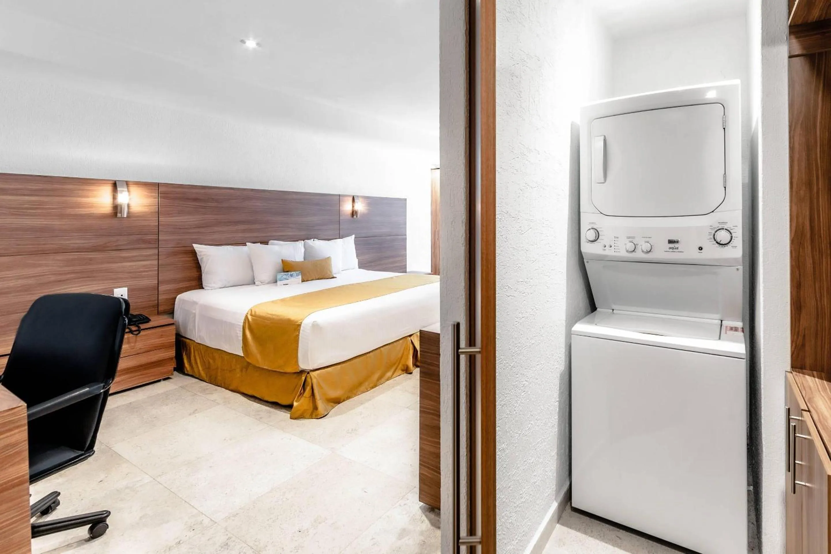 Bedroom, Bed in Comfort Inn Queretaro Tecnologico