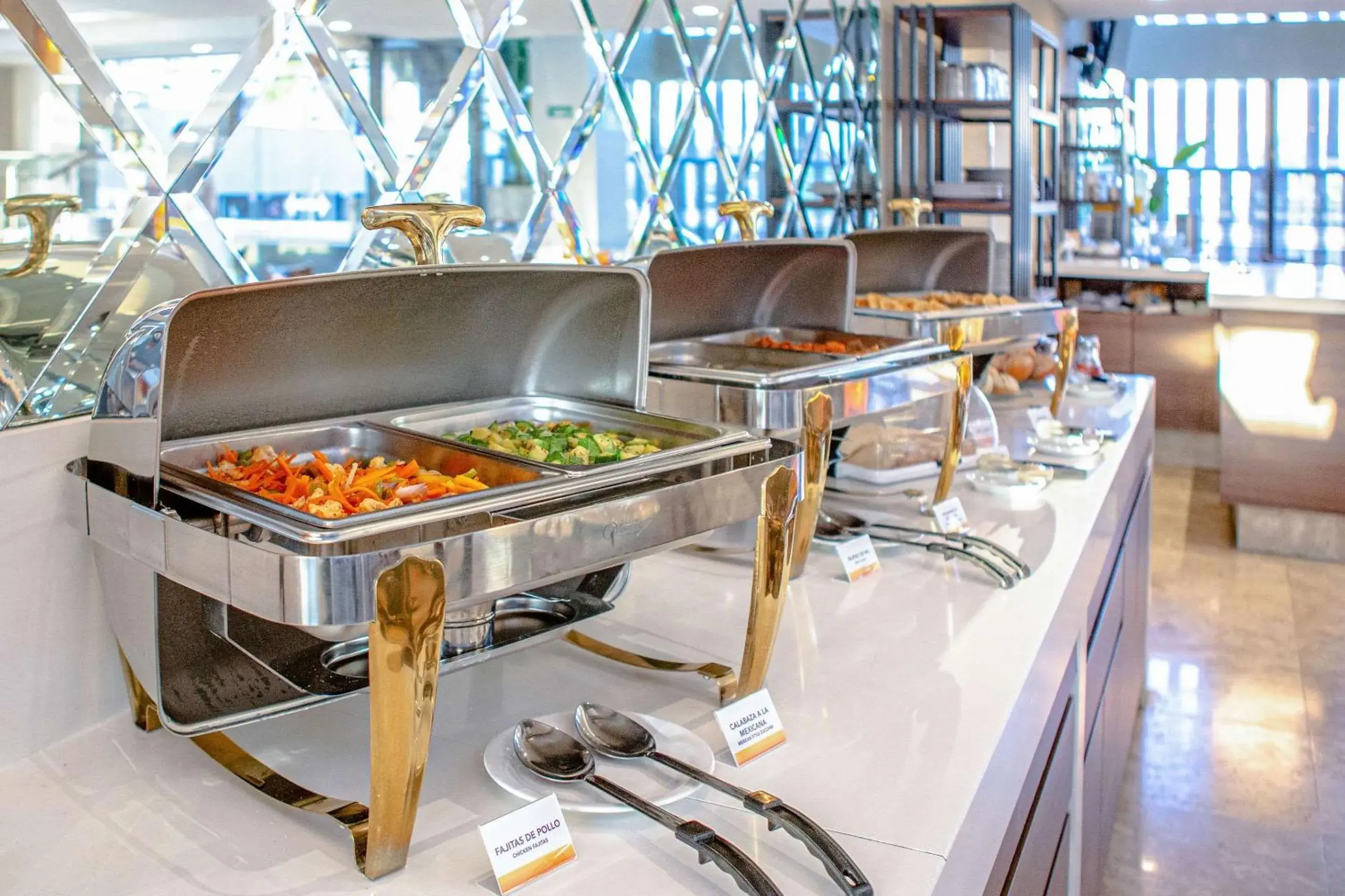 Restaurant/places to eat in Hotel Cayala Inn Restaurant/places to eat in Hotel Cayala Inn