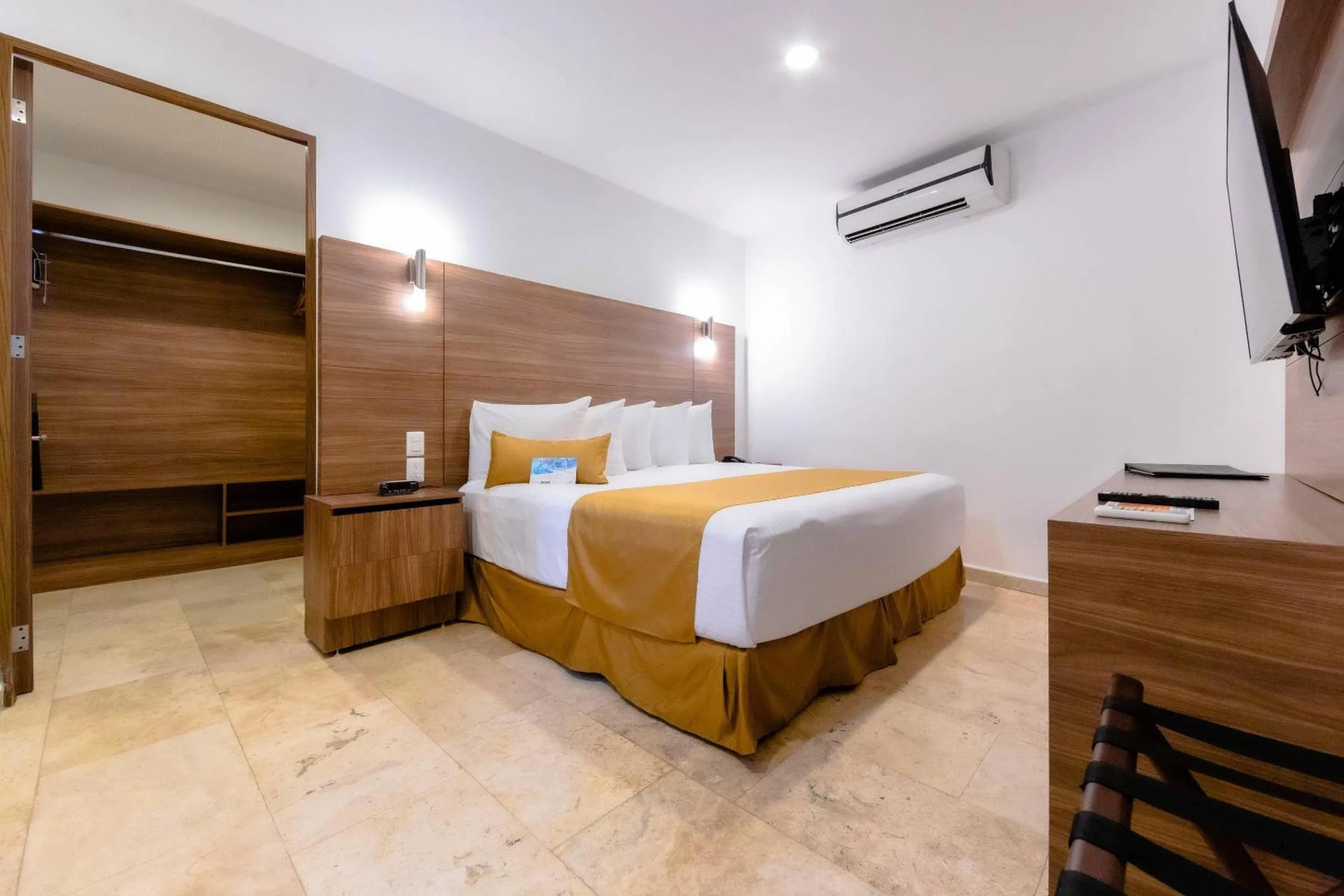 Bedroom, Bed in Comfort Inn Queretaro Tecnologico