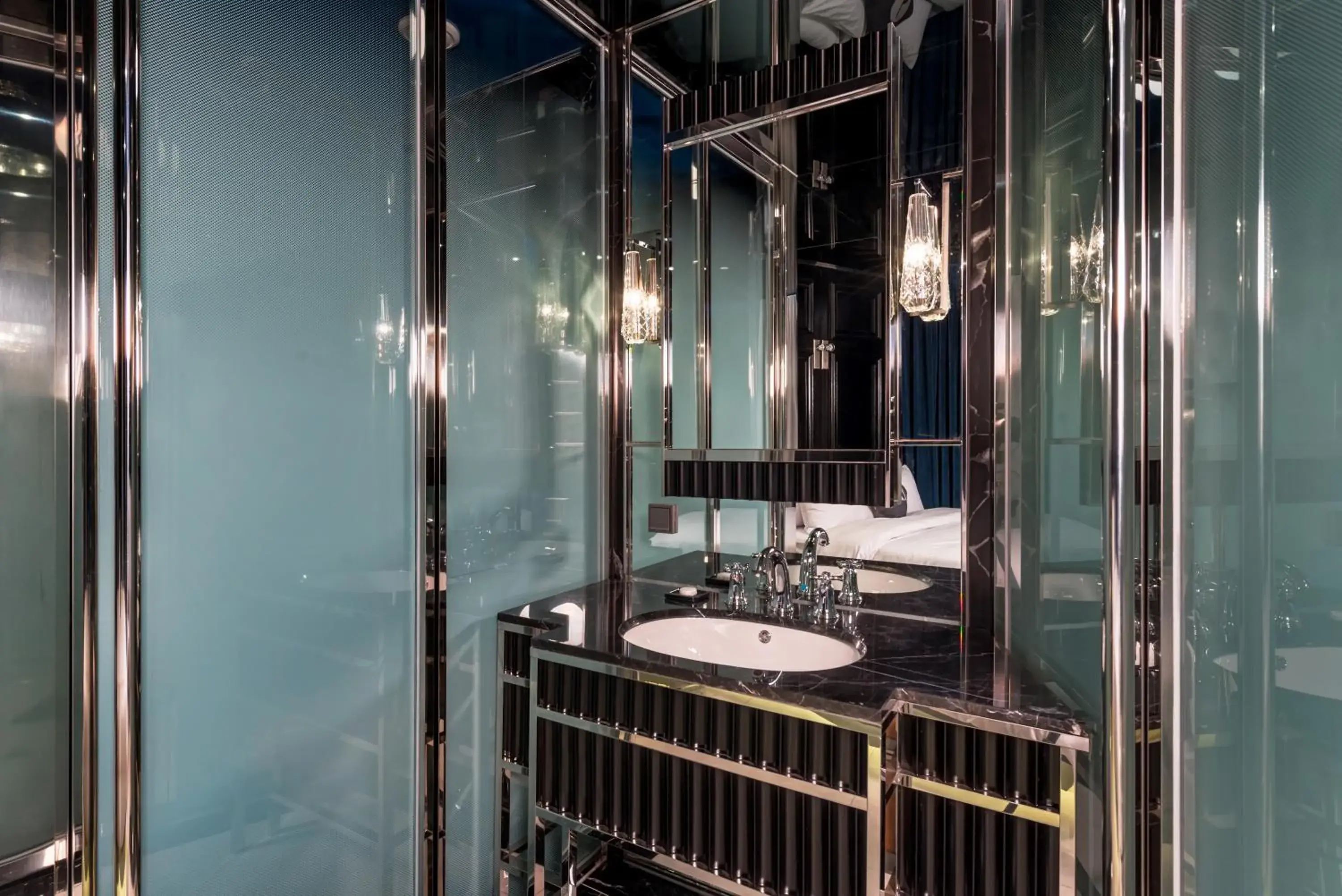 Shower in Hotel The Designers DDP Shower in Hotel The Designers DDP