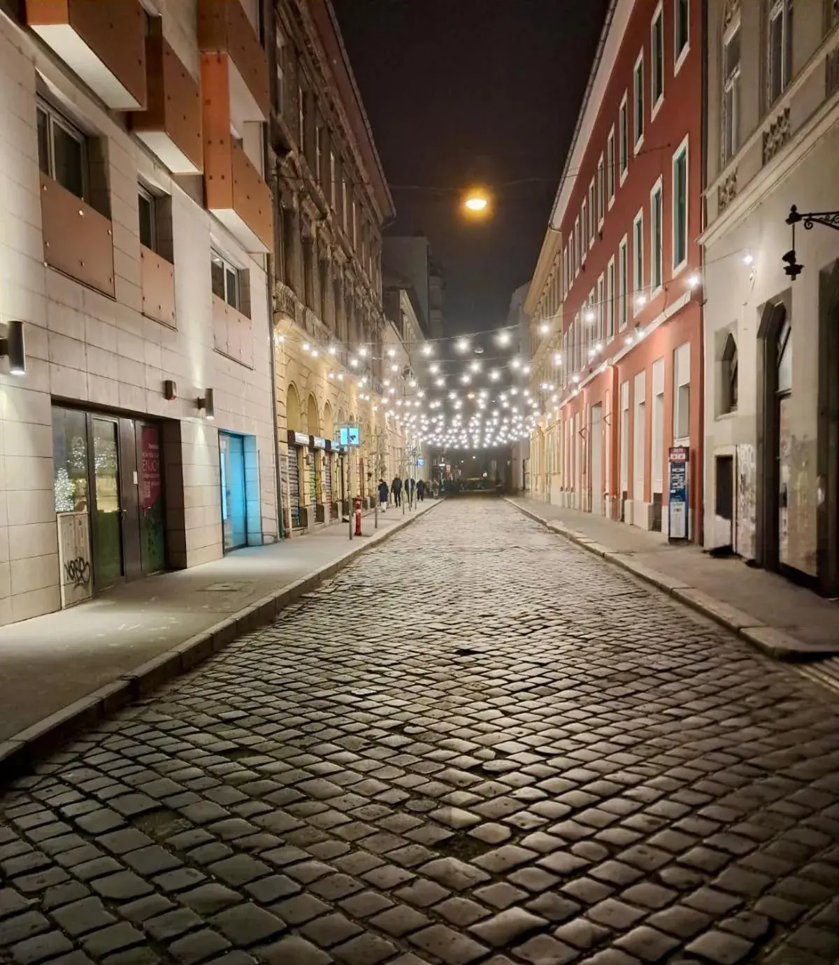 Property building in SWU Broadway Property building in SWU Broadway