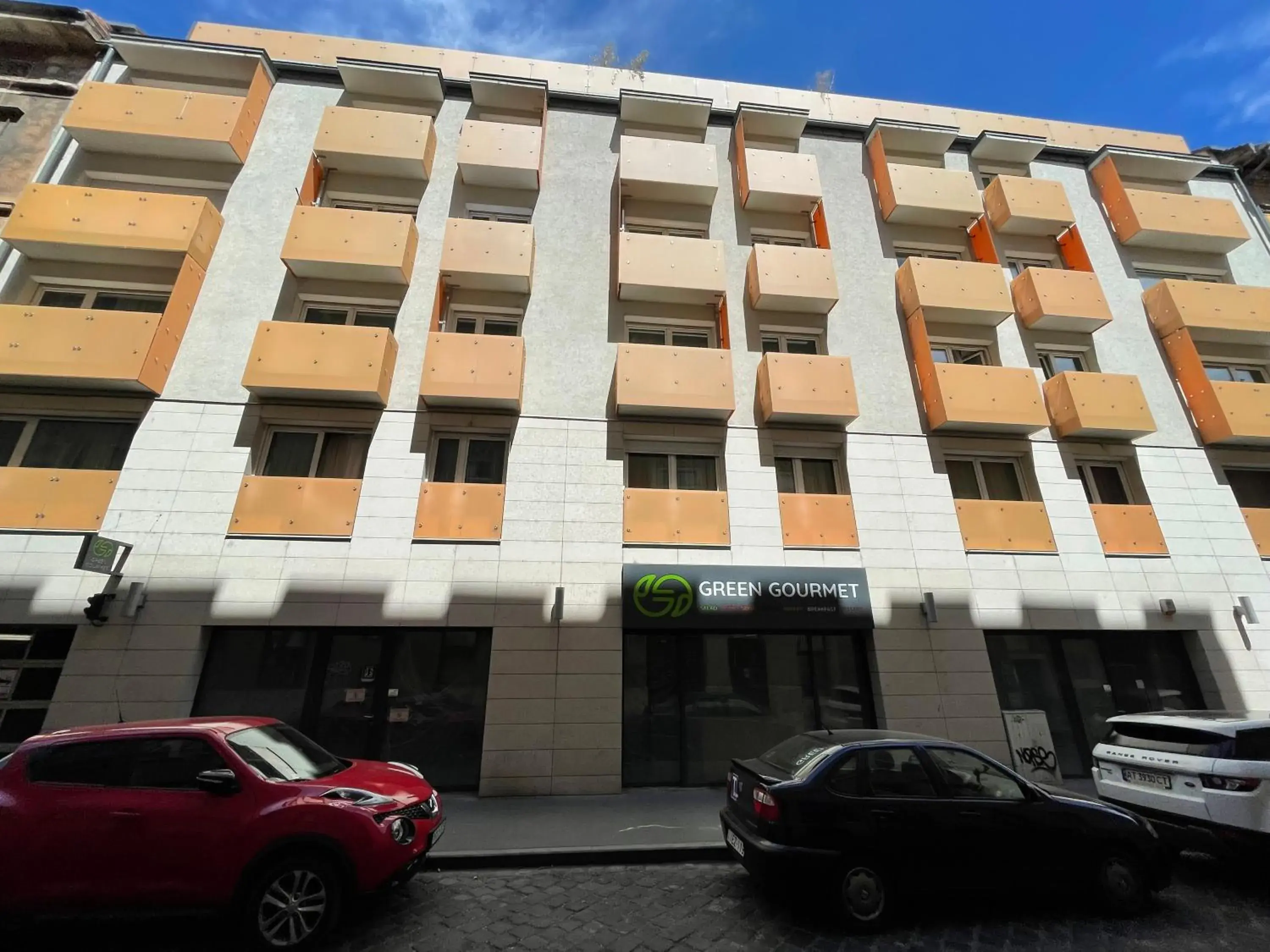 Property building in SWU Broadway Property building in SWU Broadway