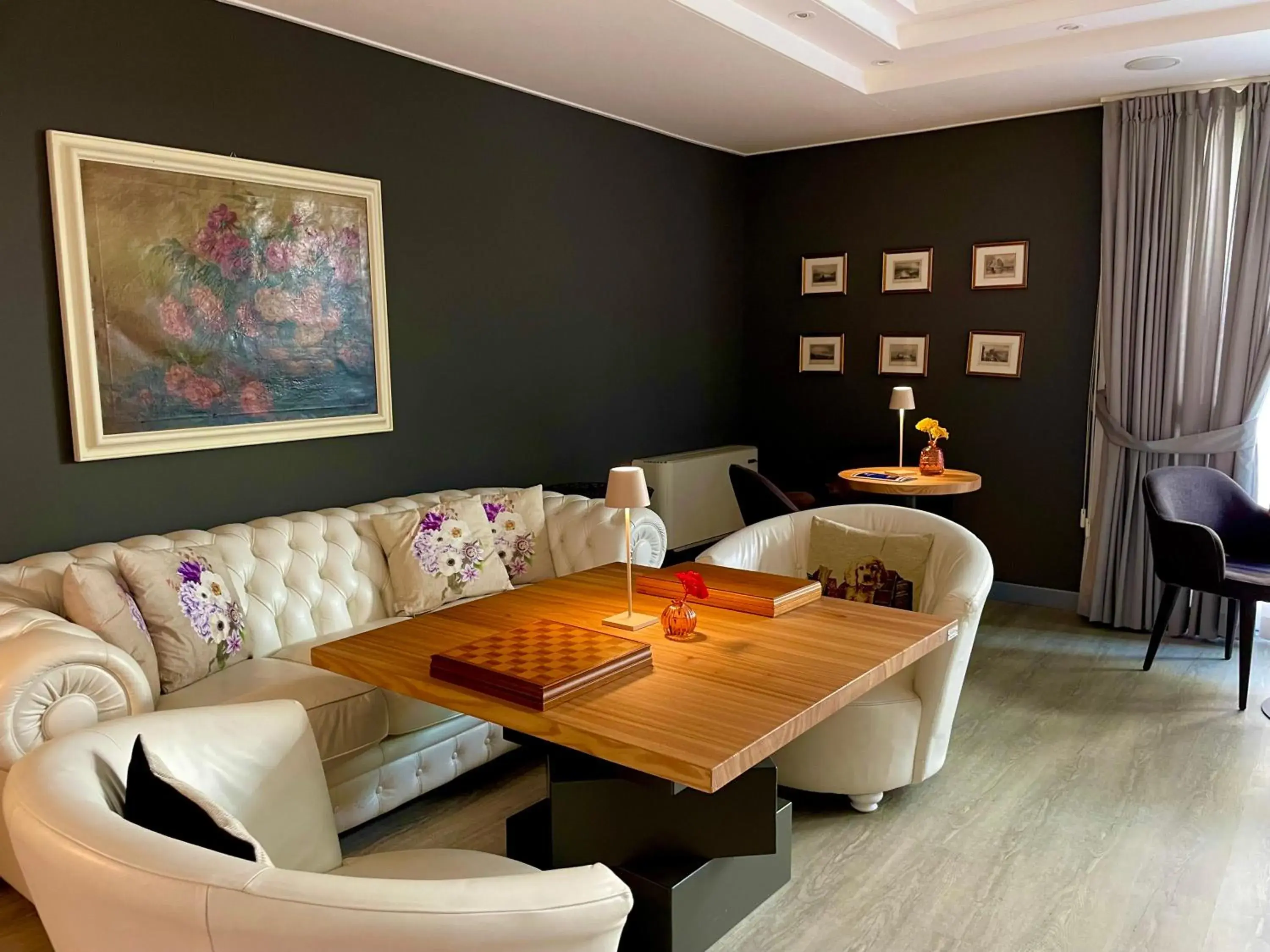 Lounge or bar in Hotel Alfieri Lounge or bar in Hotel Alfieri