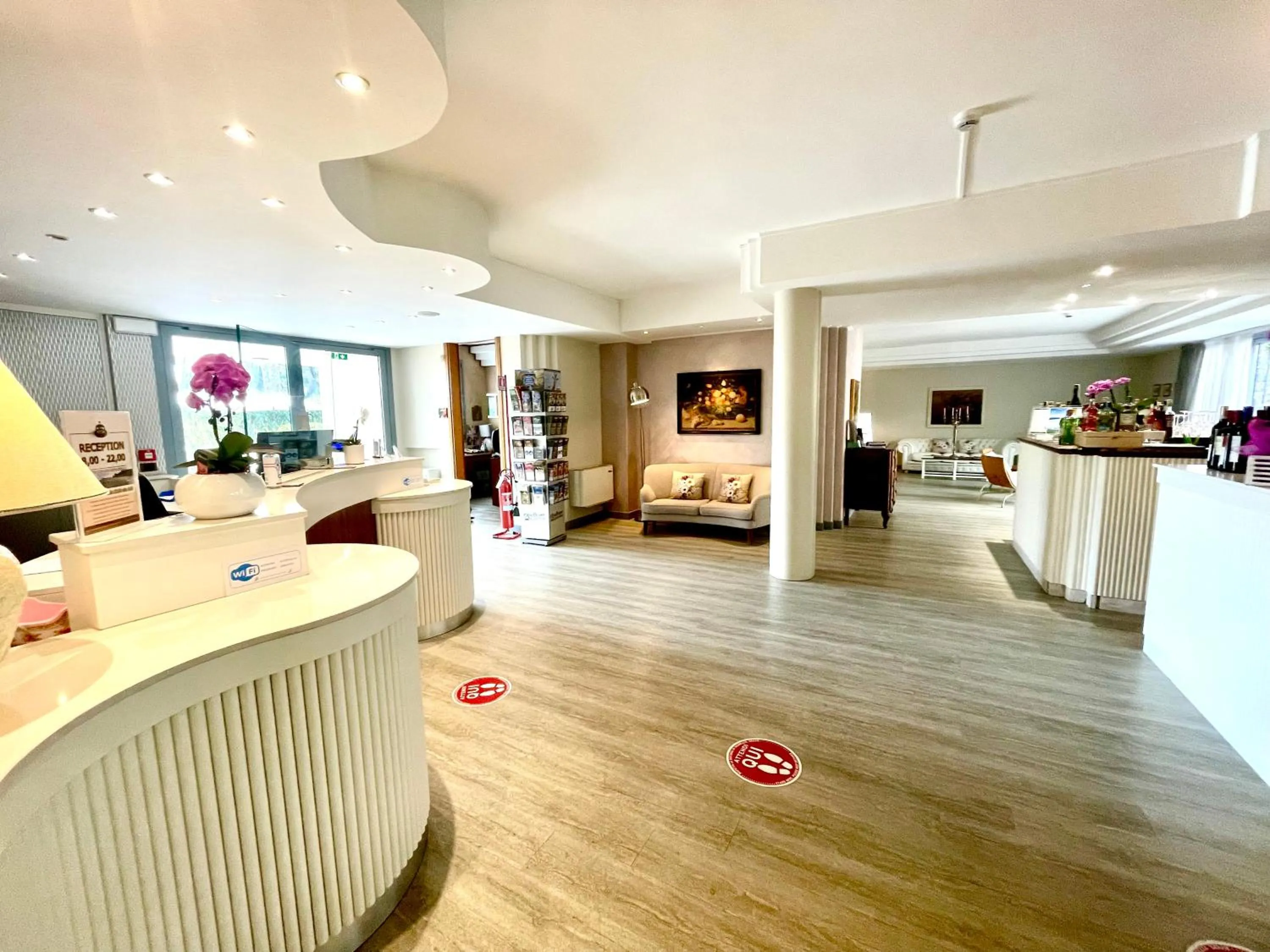 Seating area in Hotel Alfieri