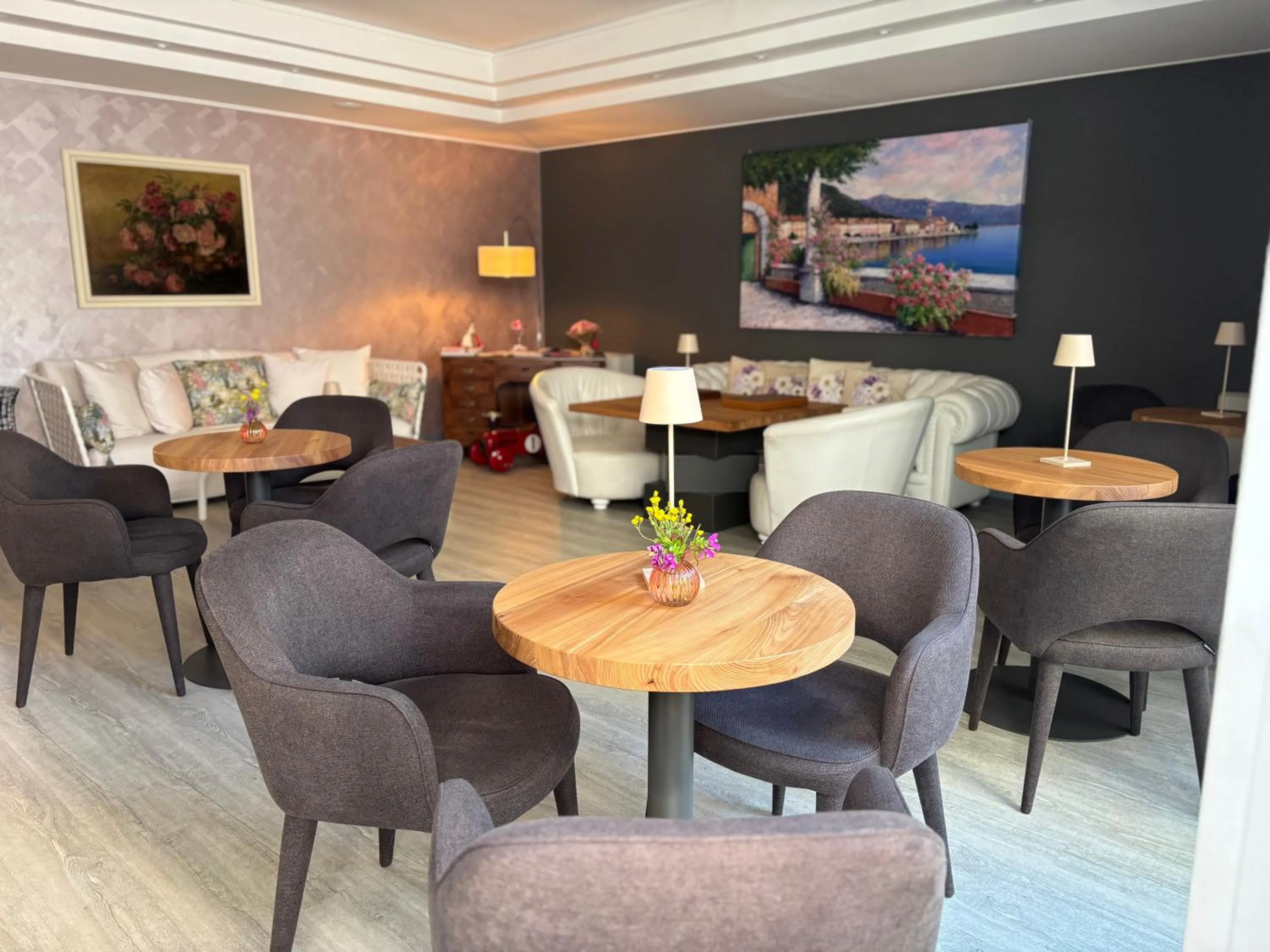 Seating area in Hotel Alfieri