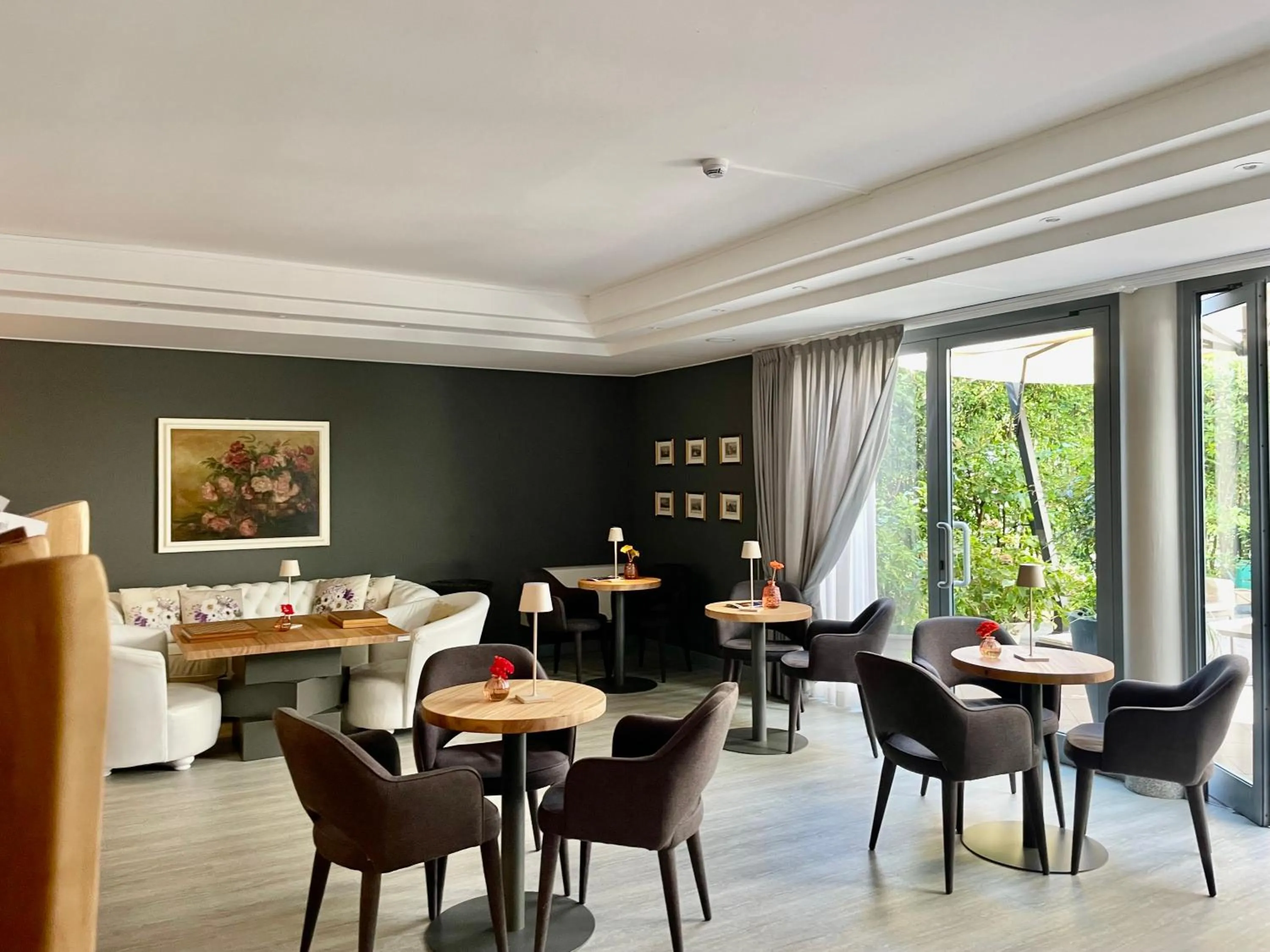 Lounge or bar in Hotel Alfieri