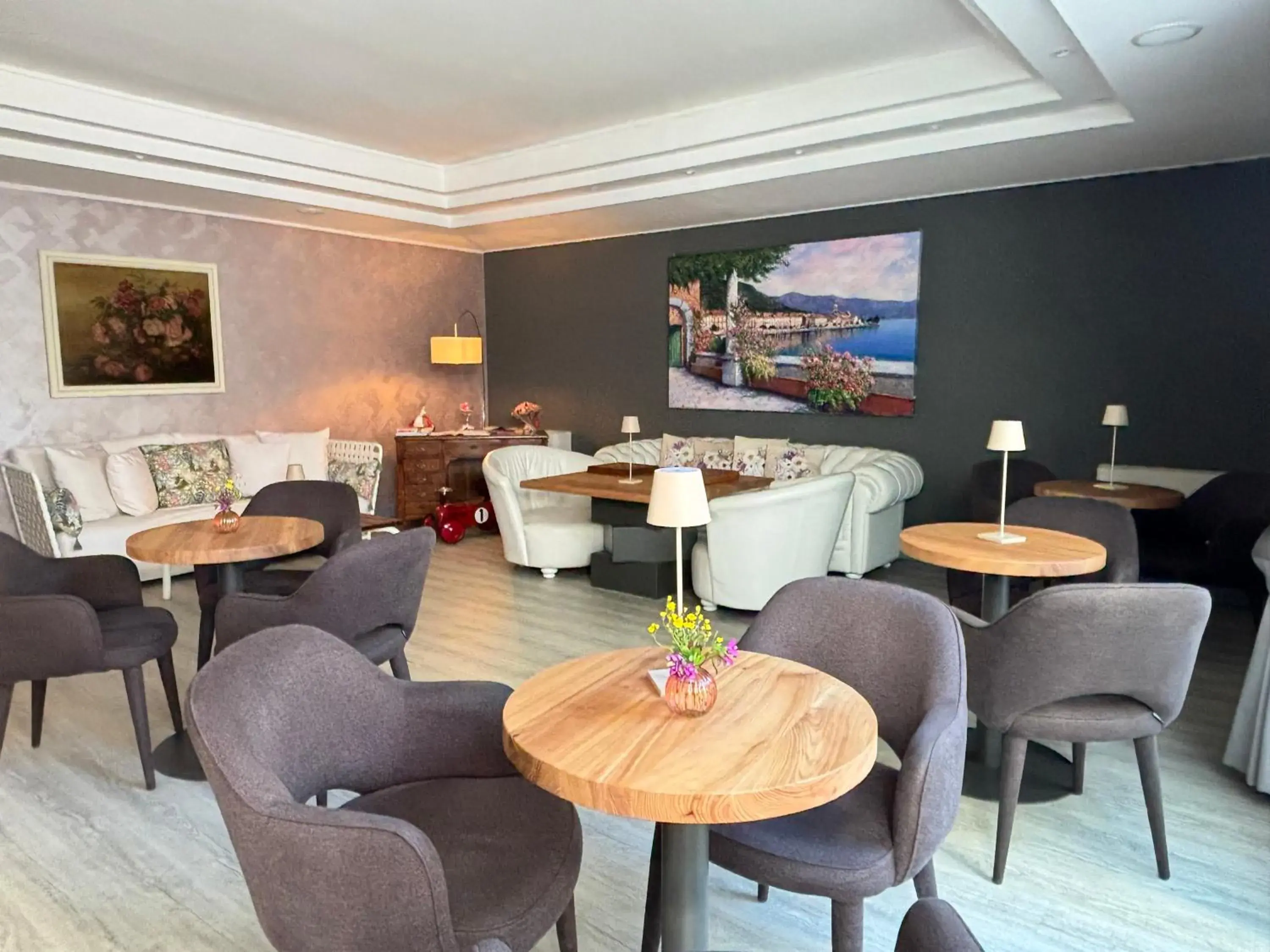 Lobby or reception in Hotel Alfieri Lobby or reception in Hotel Alfieri