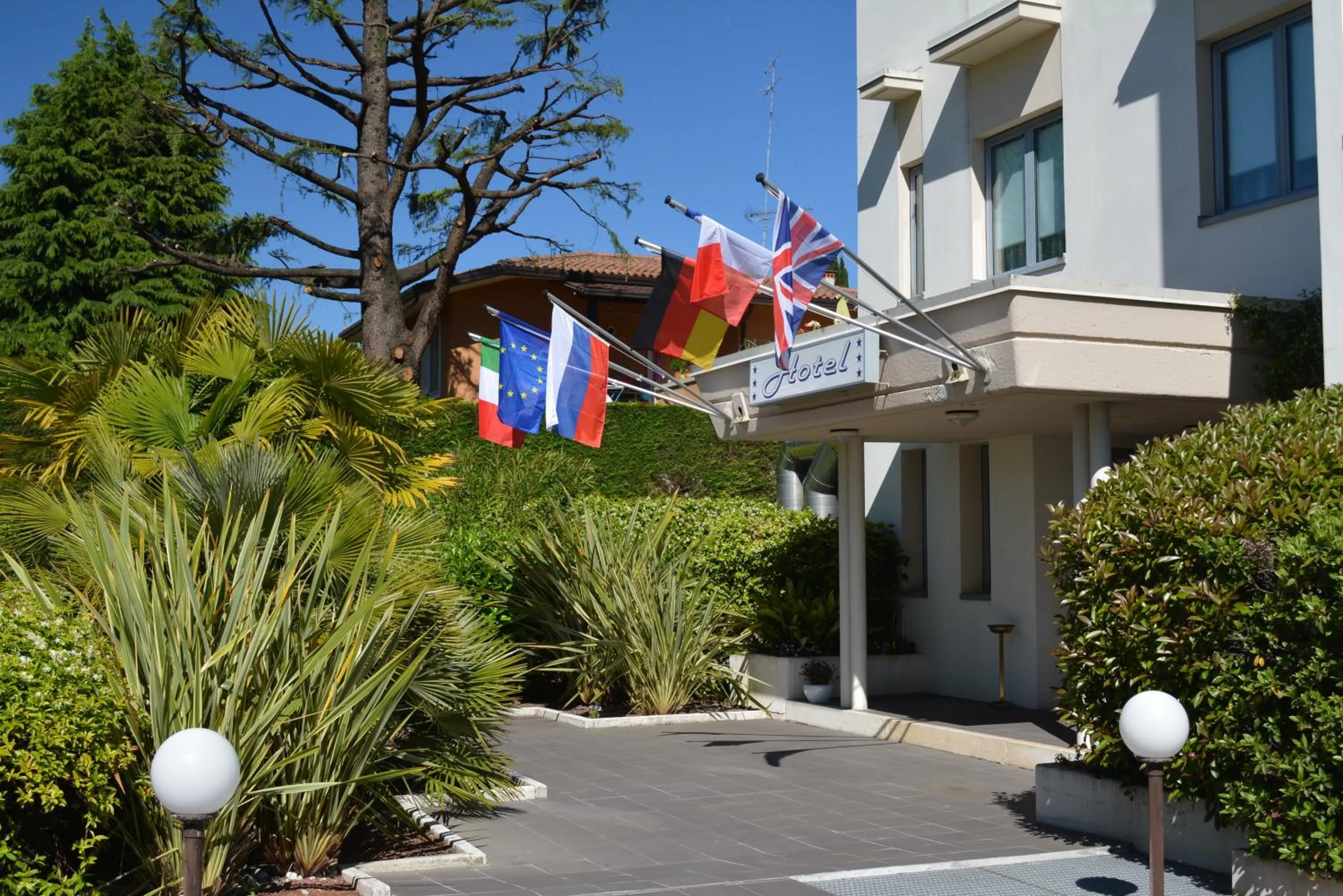 Facade/entrance in Hotel Alfieri