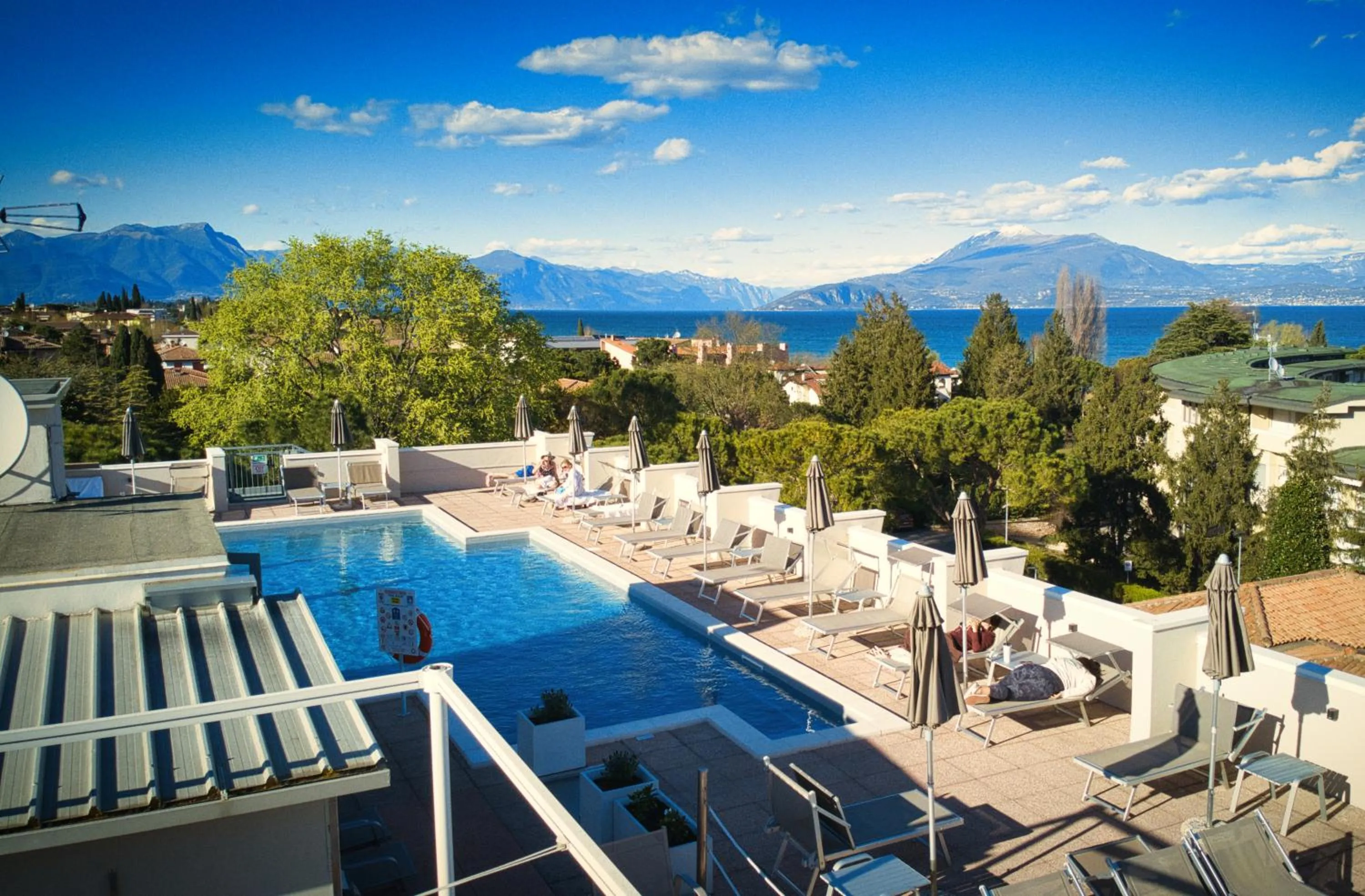 Swimming pool in Hotel Alfieri