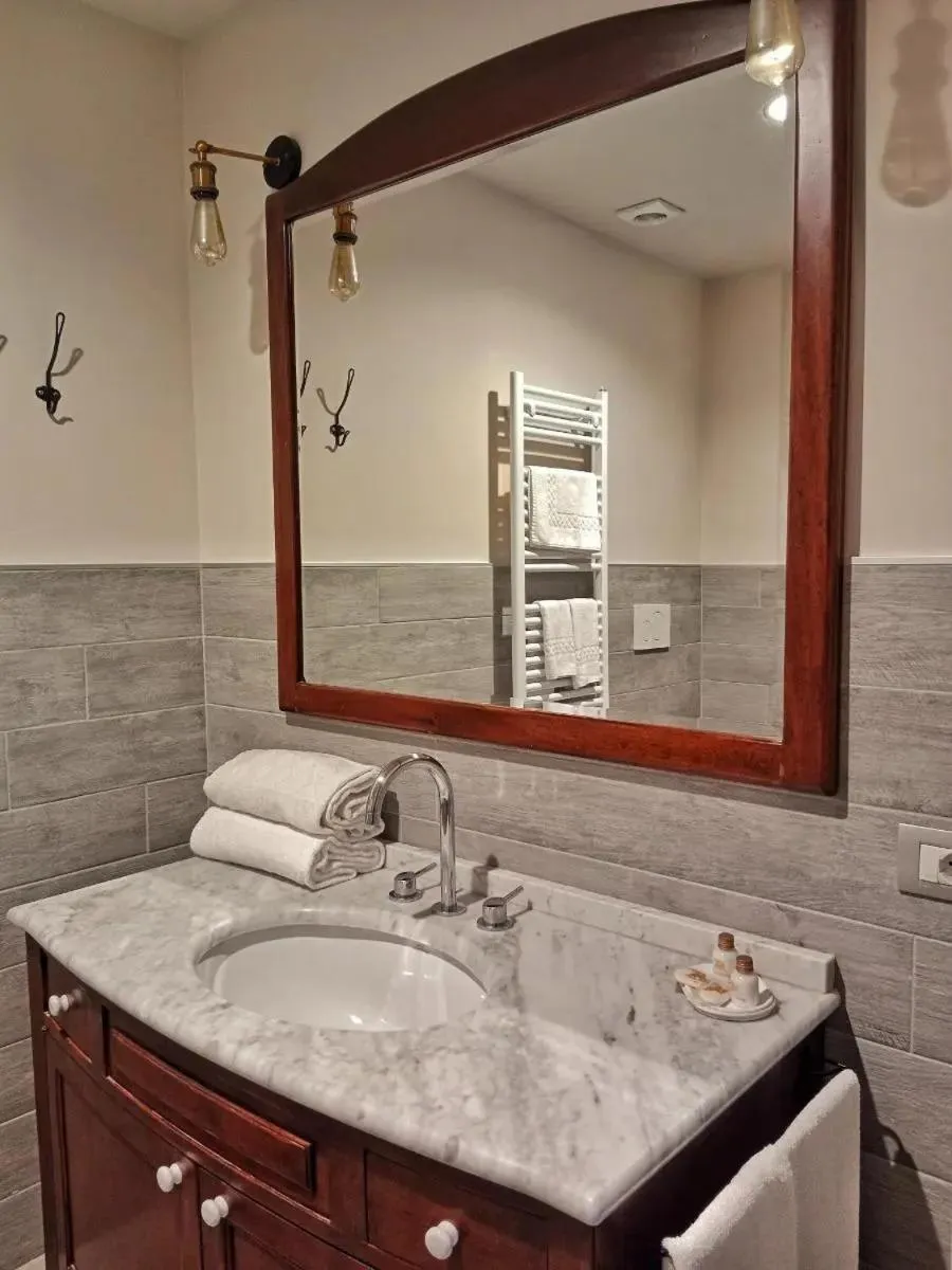 Bathroom in Relais Totì BeB bed e breakfast