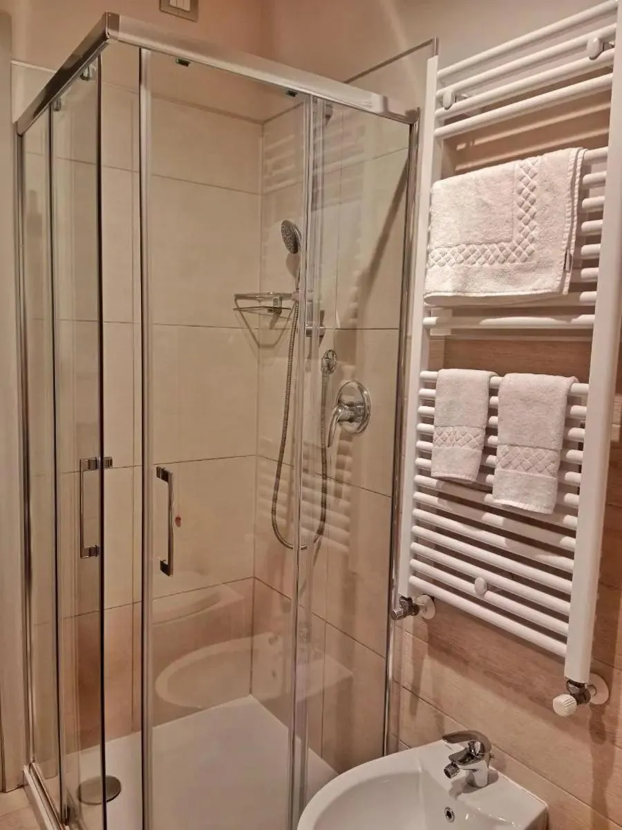 Shower in Relais Totì BeB bed e breakfast