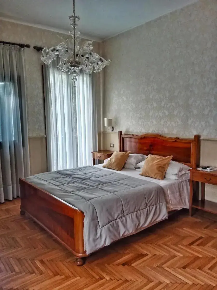 Deluxe Suite with Spa Bath - single occupancy in Relais Totì BeB bed e breakfast Deluxe Suite with Spa Bath - single occupancy in Relais Totì BeB bed e breakfast