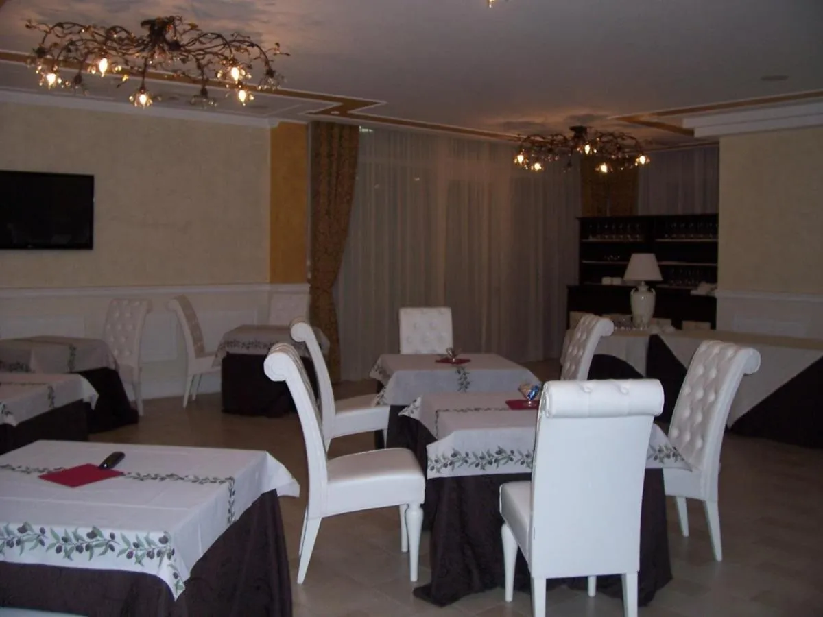 Restaurant/places to eat in Hotel Madonna Delle Grazie