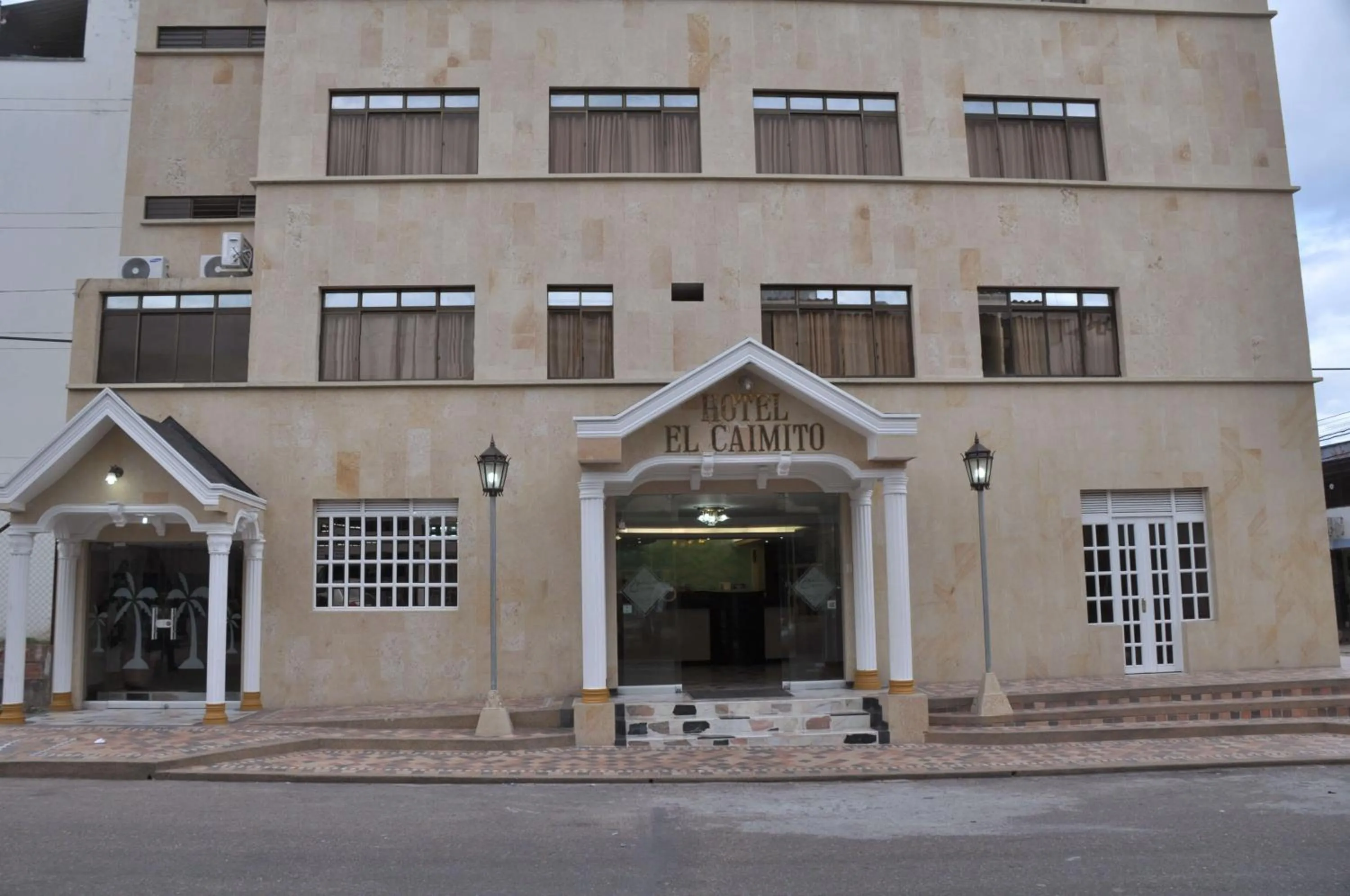 Facade/entrance in Hotel el Caimito