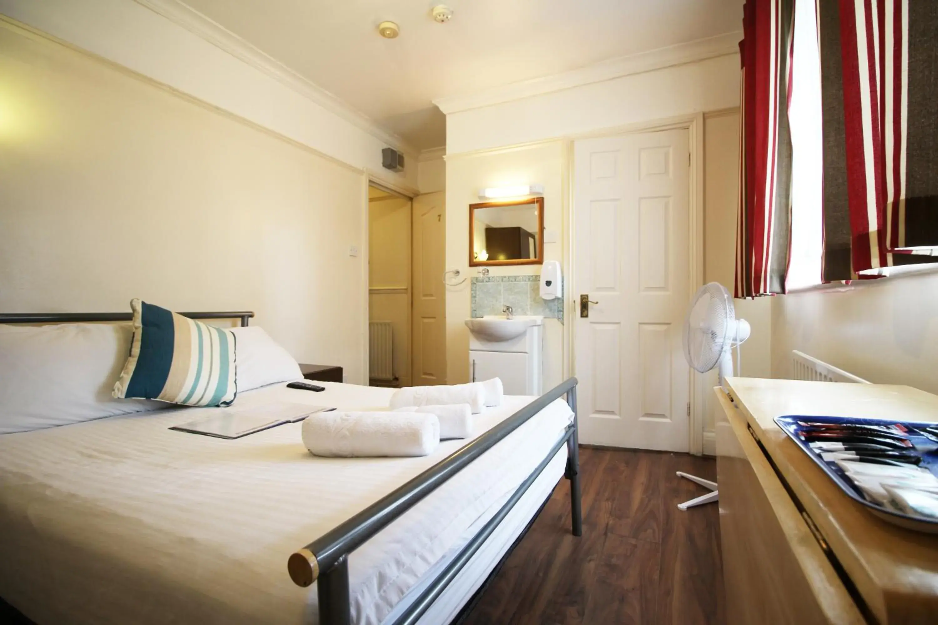 Bed in Flexistay Norbury Aparthotel Bed in Flexistay Norbury Aparthotel