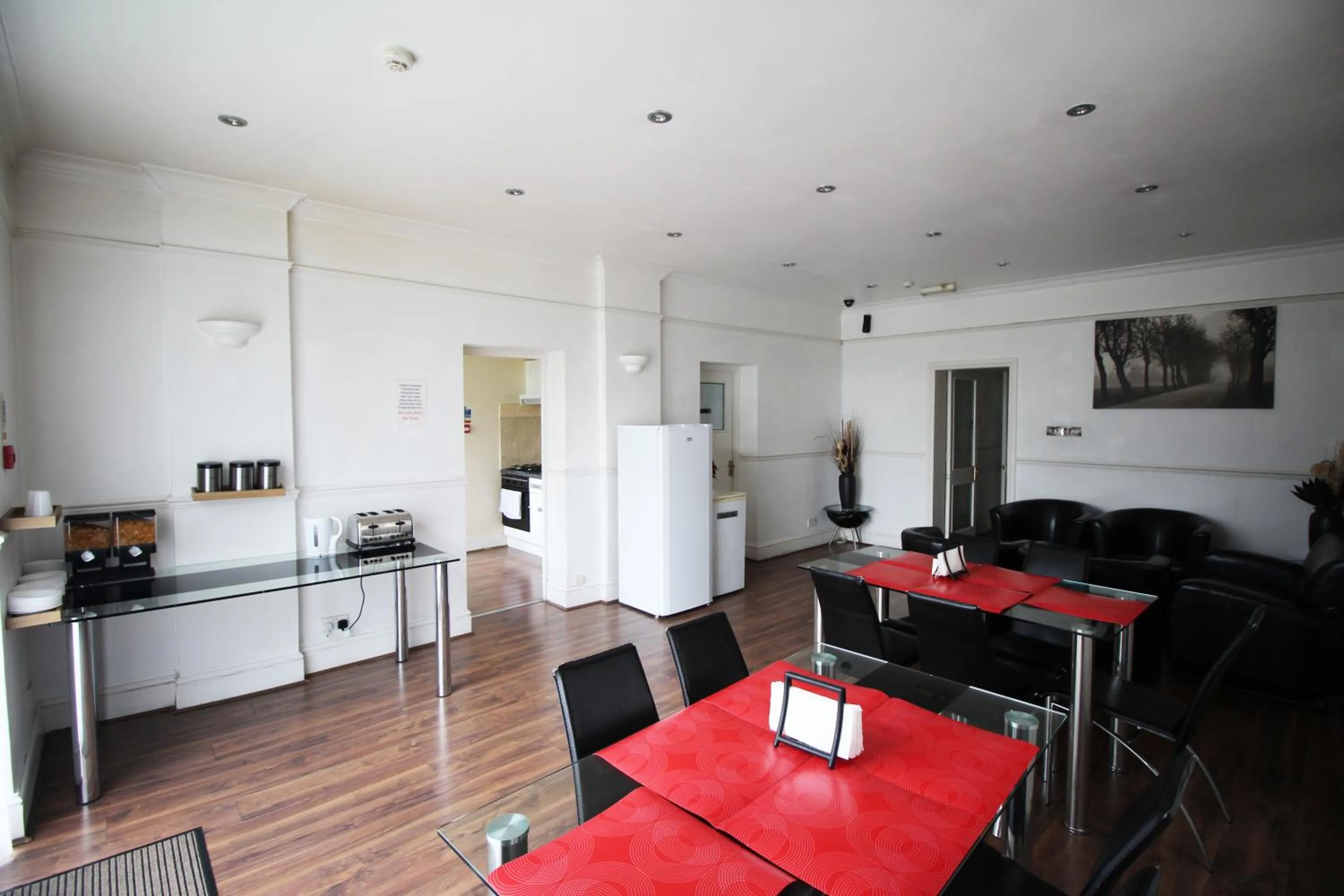 Communal lounge/ TV room in Flexistay Norbury Aparthotel