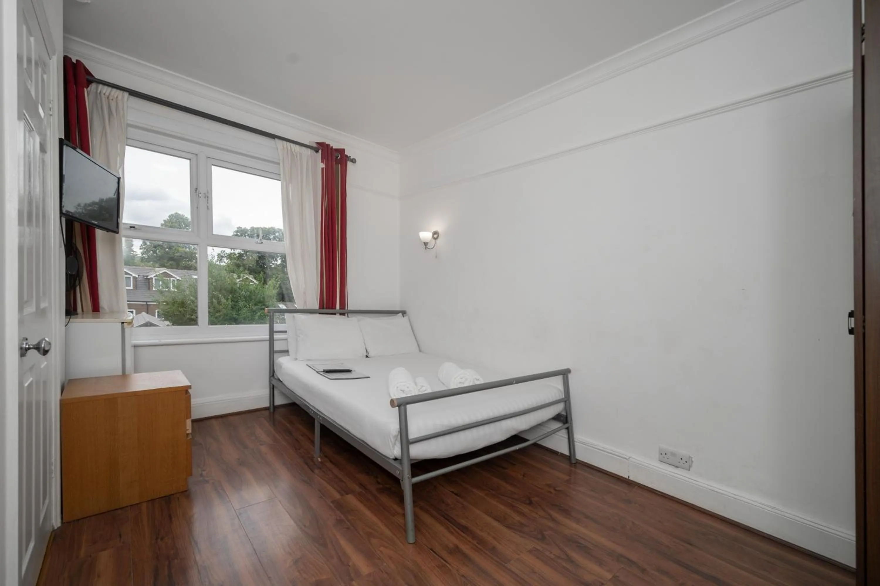 Bedroom, Bed in Flexistay Norbury Aparthotel