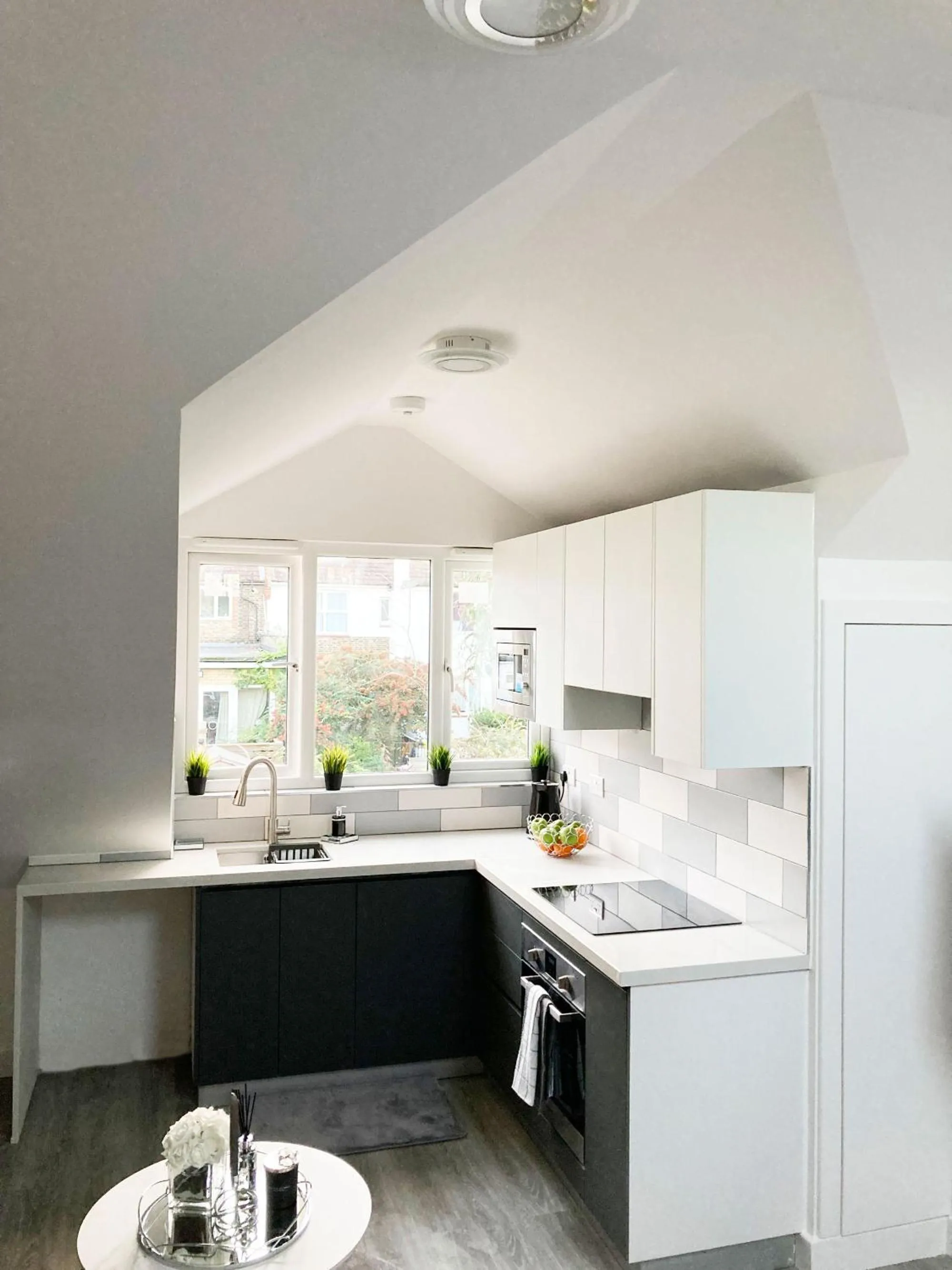 Kitchen or kitchenette in Flexistay Norbury Aparthotel