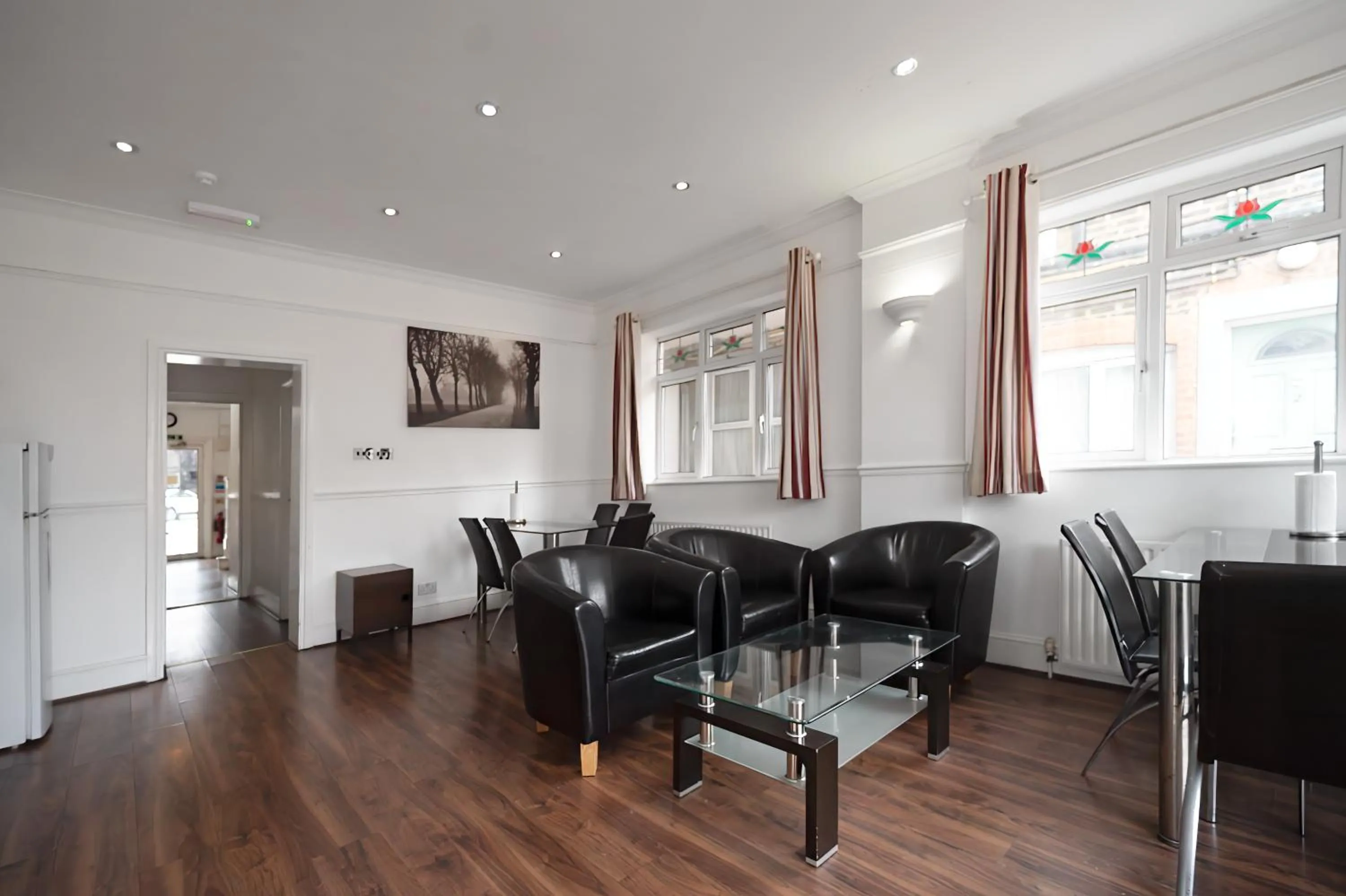 Communal lounge/ TV room in Flexistay Norbury Aparthotel