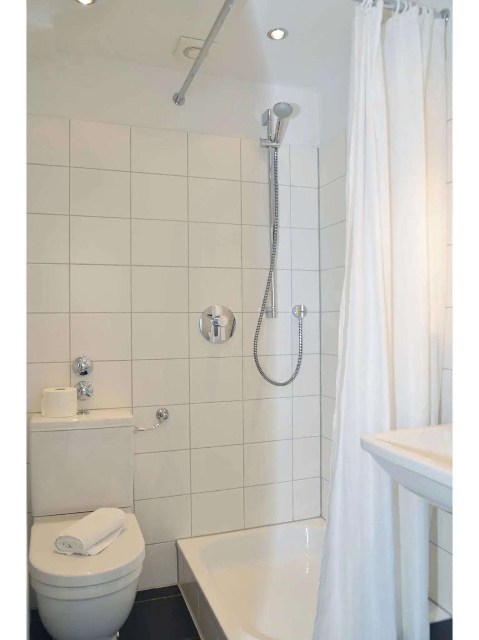 Bathroom in Hotel Eikamper Höhe