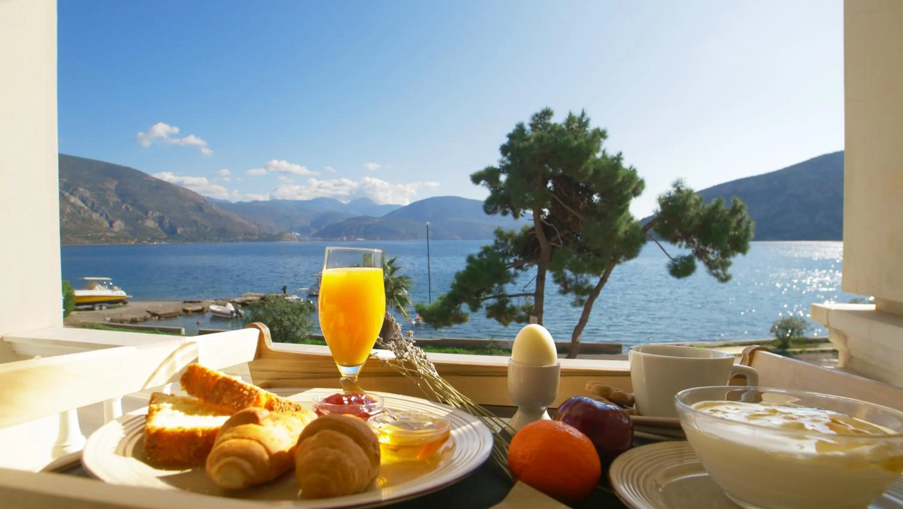 Food and drinks in Antikyra Beach Hotel