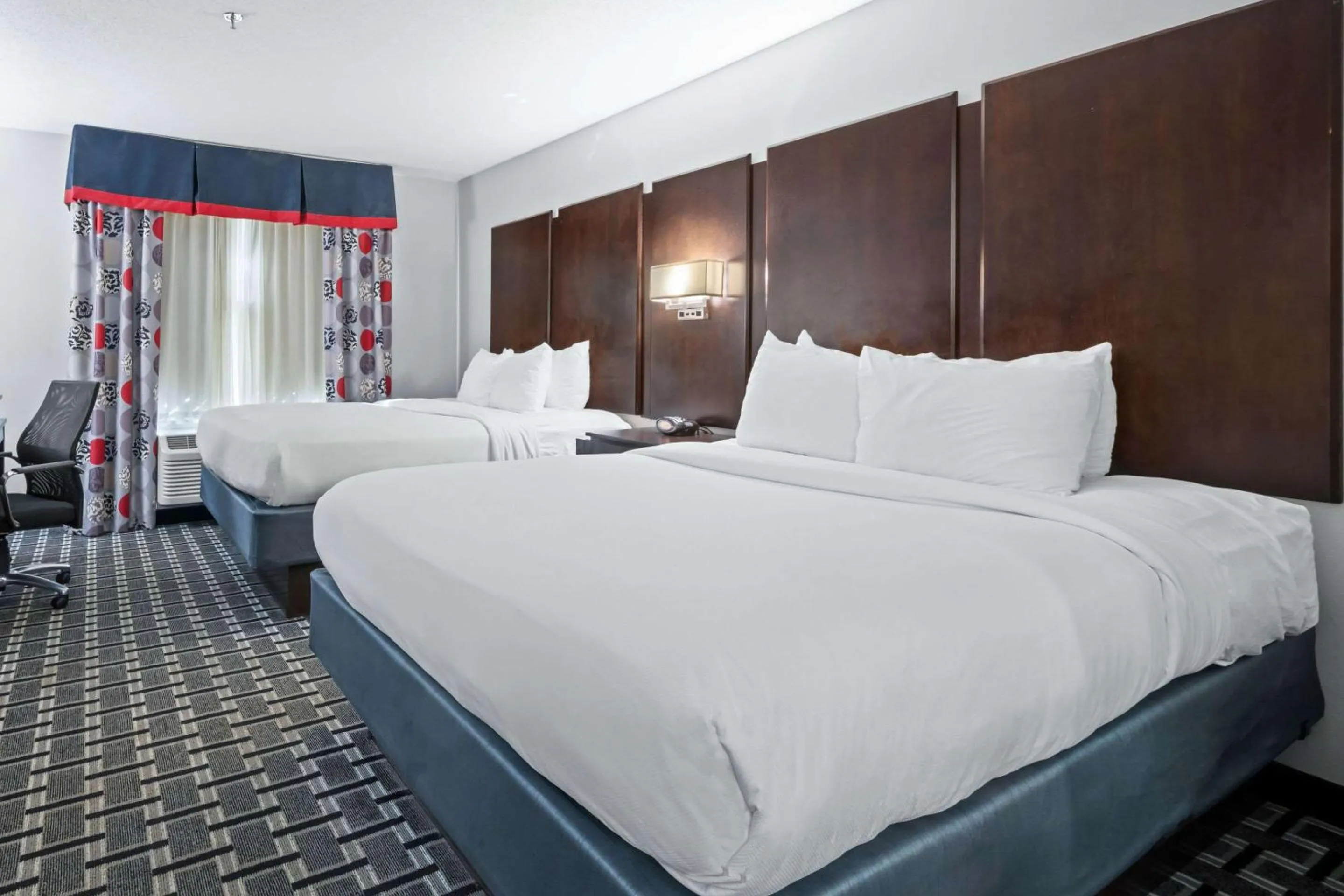 Bed in Comfort Suites Williamsburg Historic Area