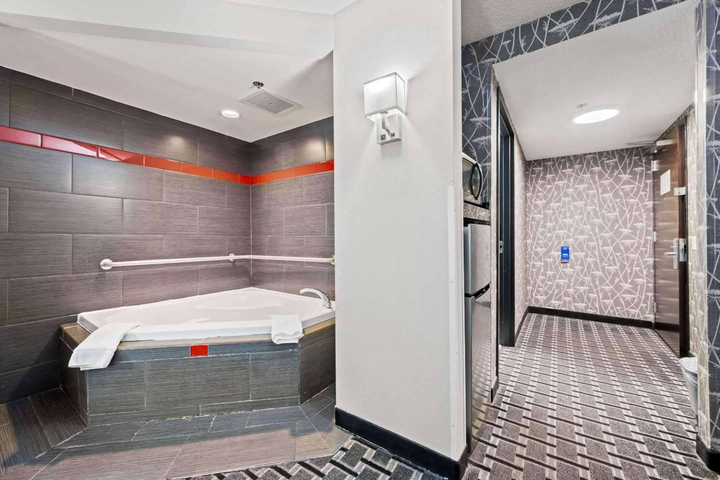 Bedroom in Comfort Suites Williamsburg Historic Area