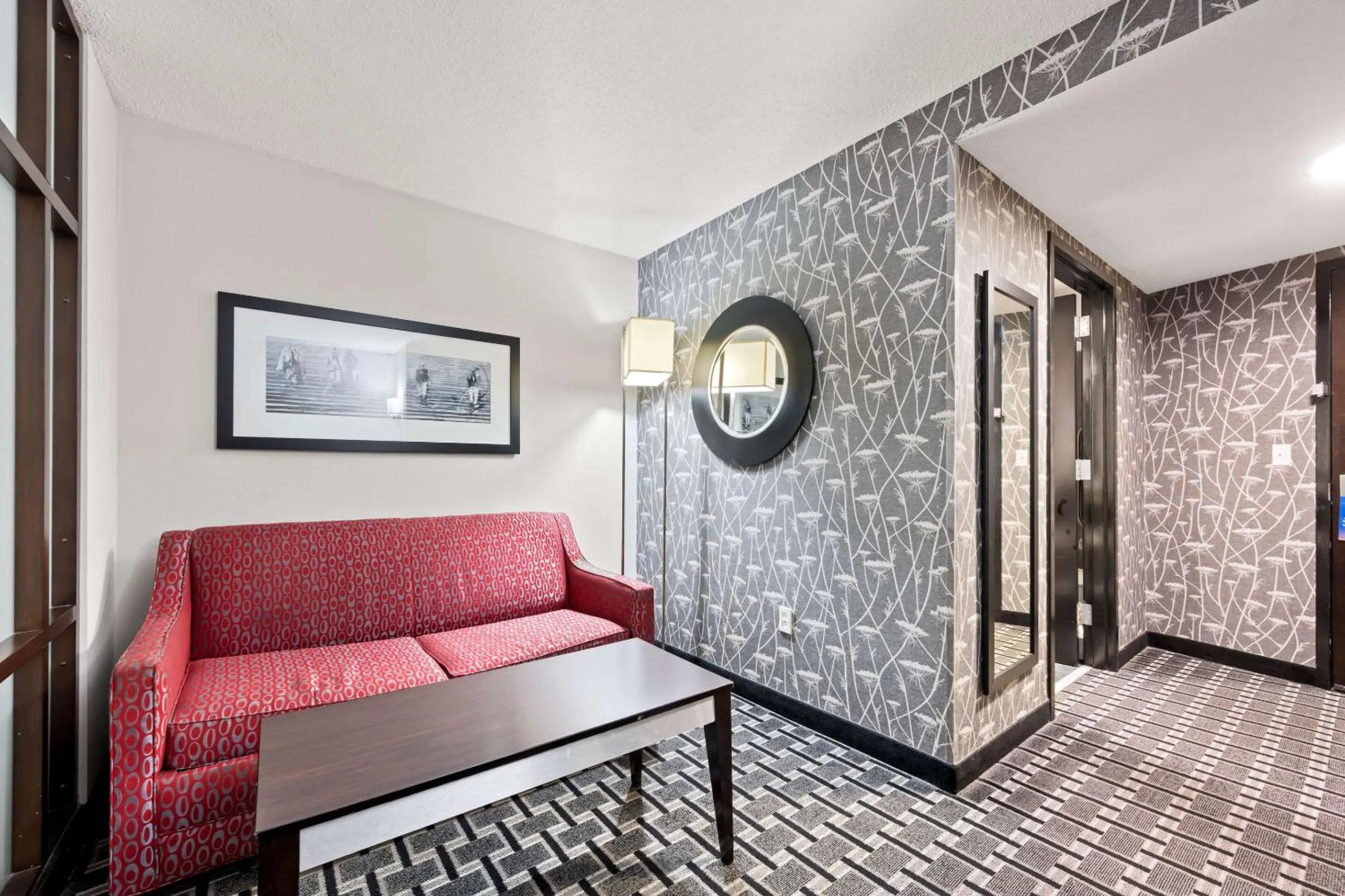 Bedroom in Comfort Suites Williamsburg Historic Area