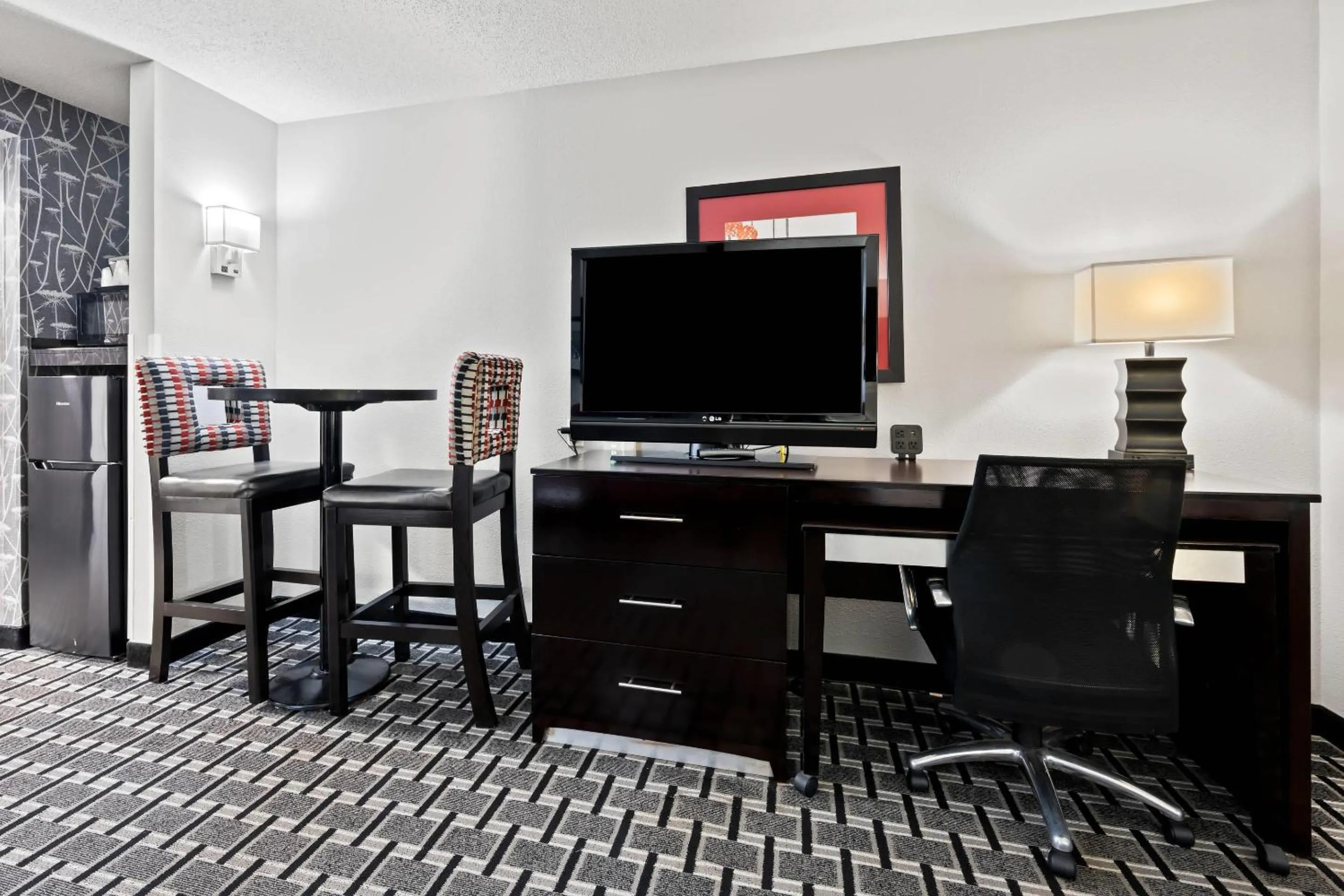 Bedroom in Comfort Suites Williamsburg Historic Area