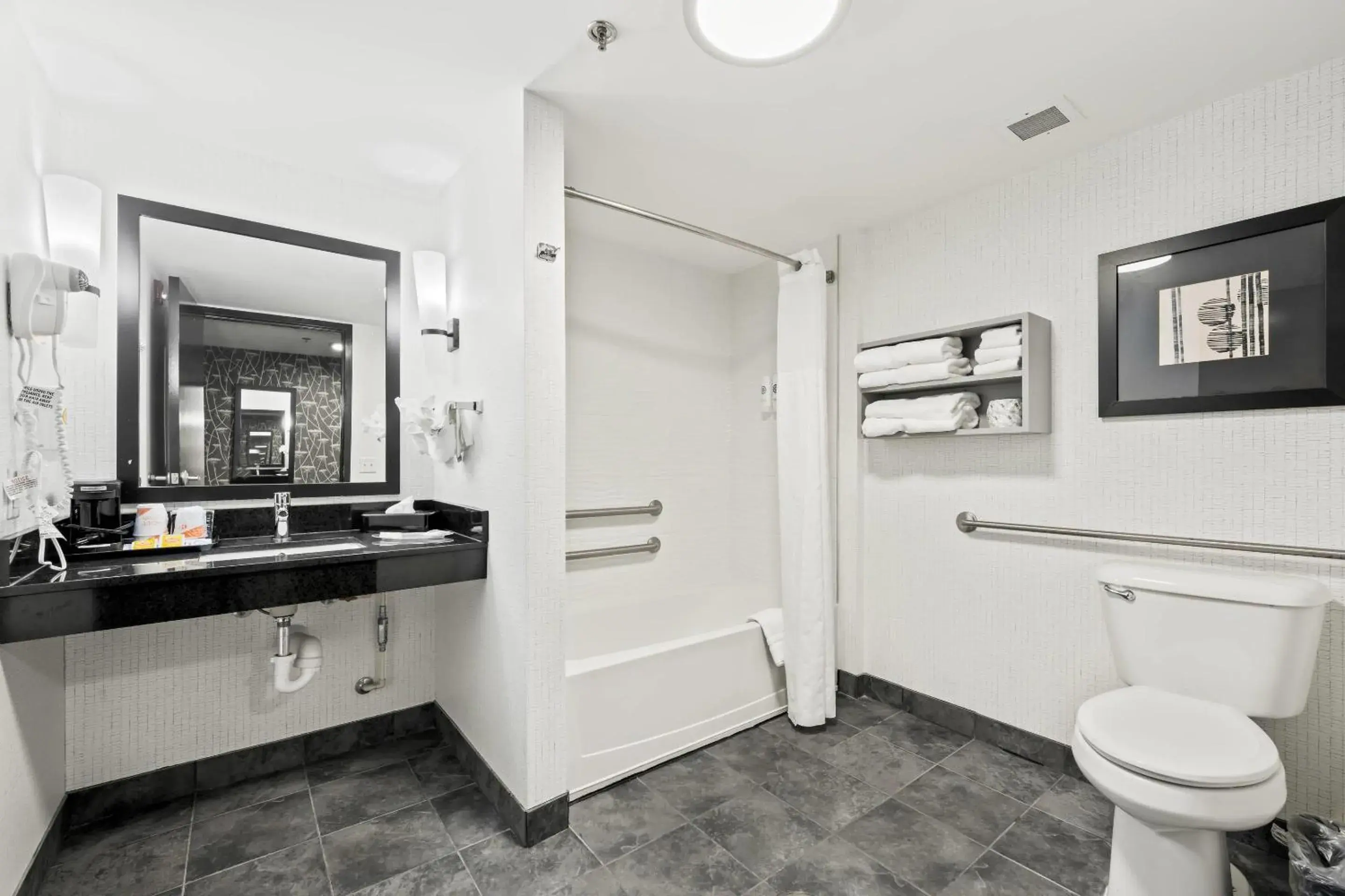 Bedroom in Comfort Suites Williamsburg Historic Area Bedroom in Comfort Suites Williamsburg Historic Area