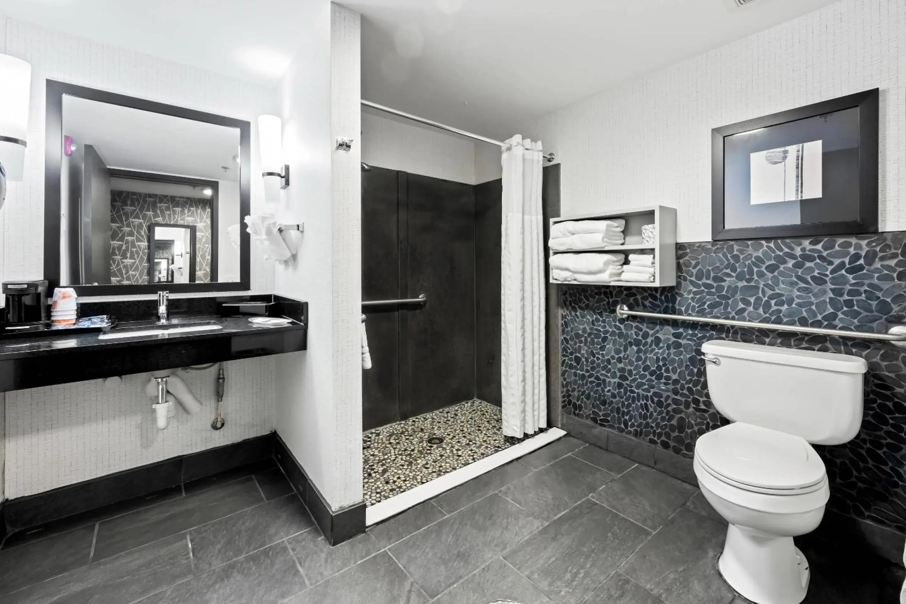 Bedroom in Comfort Suites Williamsburg Historic Area Bedroom in Comfort Suites Williamsburg Historic Area