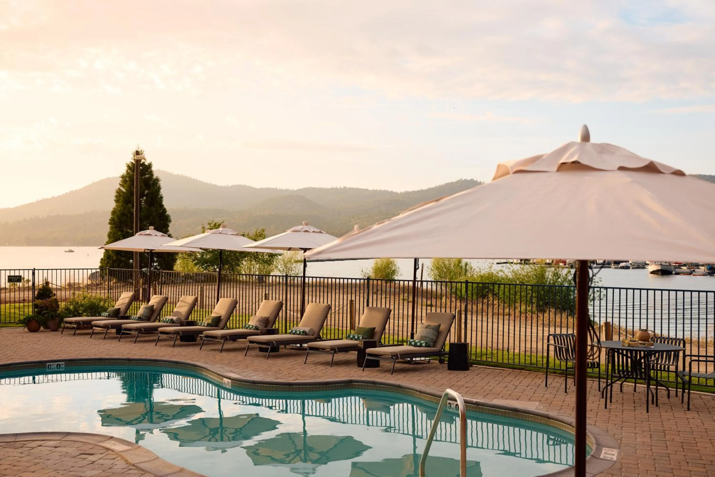 Swimming pool in Hotel Marina Riviera