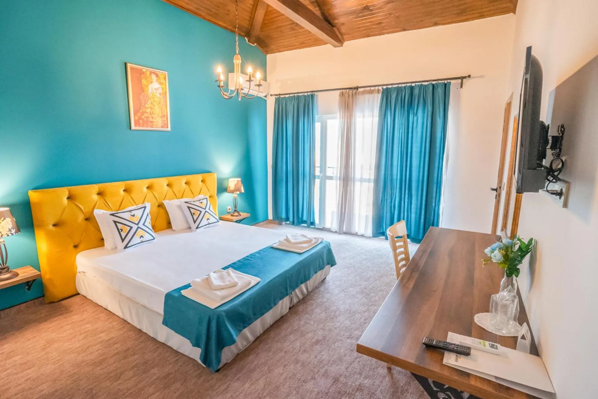 TV and multimedia, Bed in Royal Calisto Hotel