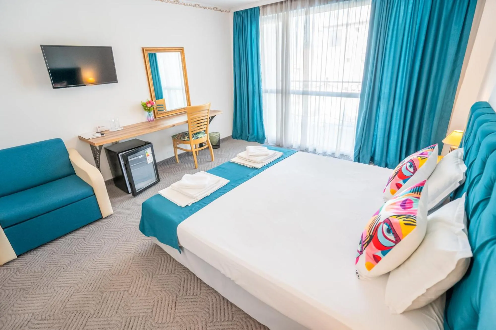 TV and multimedia, Bed in Royal Calisto Hotel