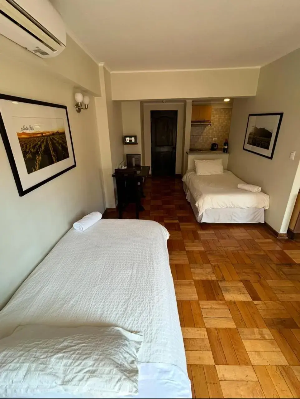 Quadruple Room with Balcony in Hotel Plaza Ñuñoa Quadruple Room with Balcony in Hotel Plaza Ñuñoa