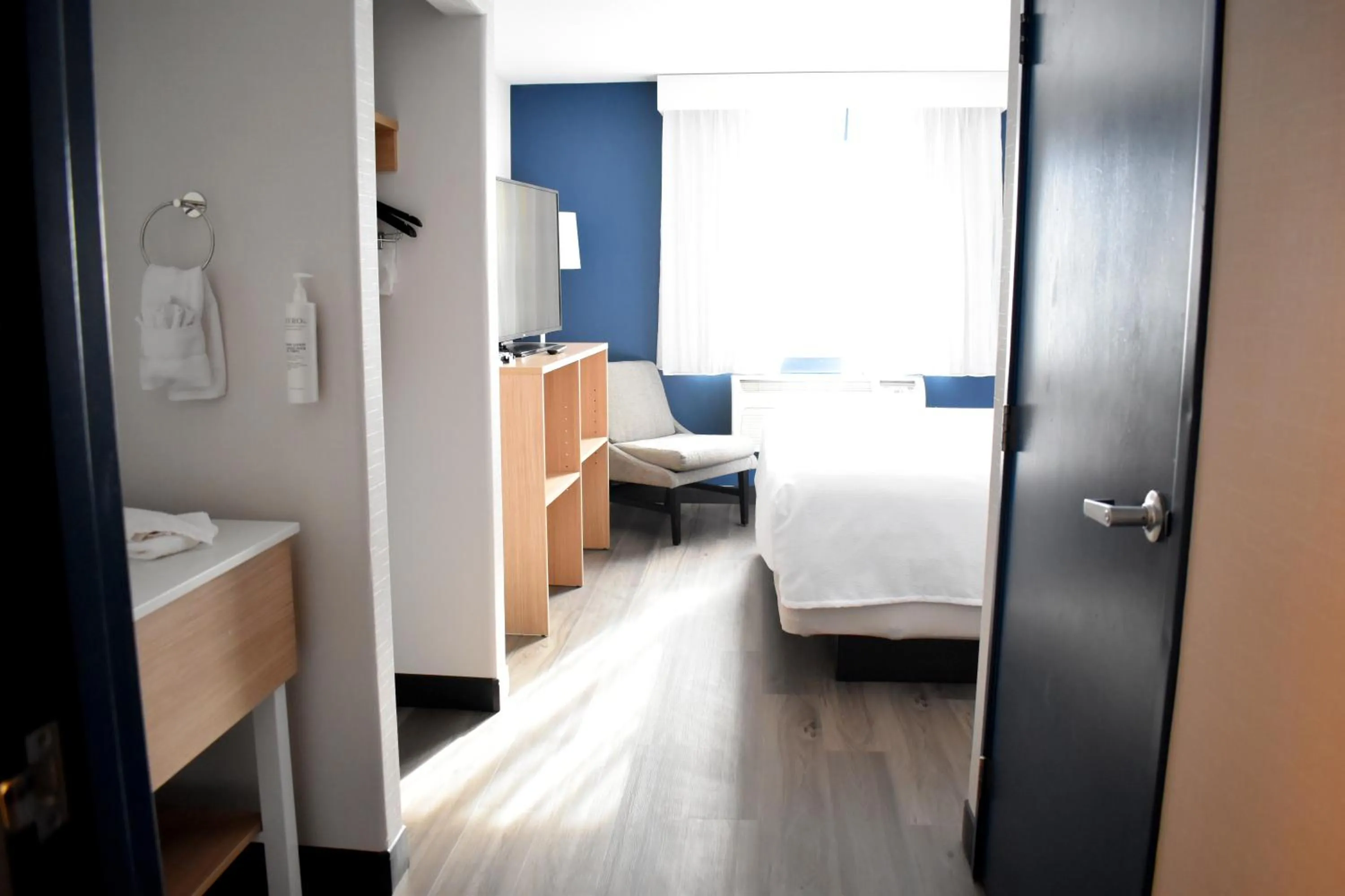 Bedroom, Bed in Spark By Hilton Albuquerque North I-25