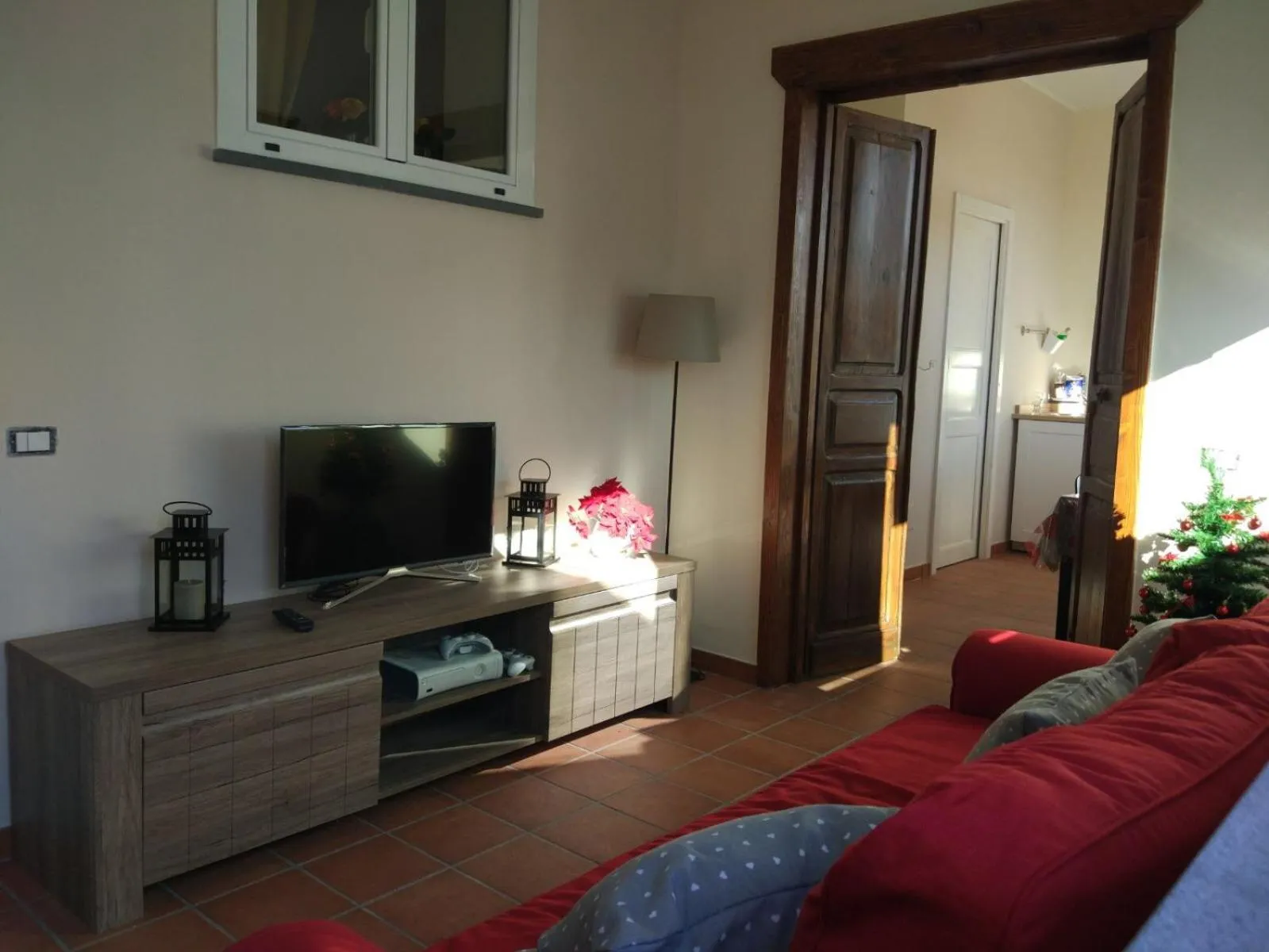 Communal lounge/ TV room in Gregorius Diamerisma panoramic terrace