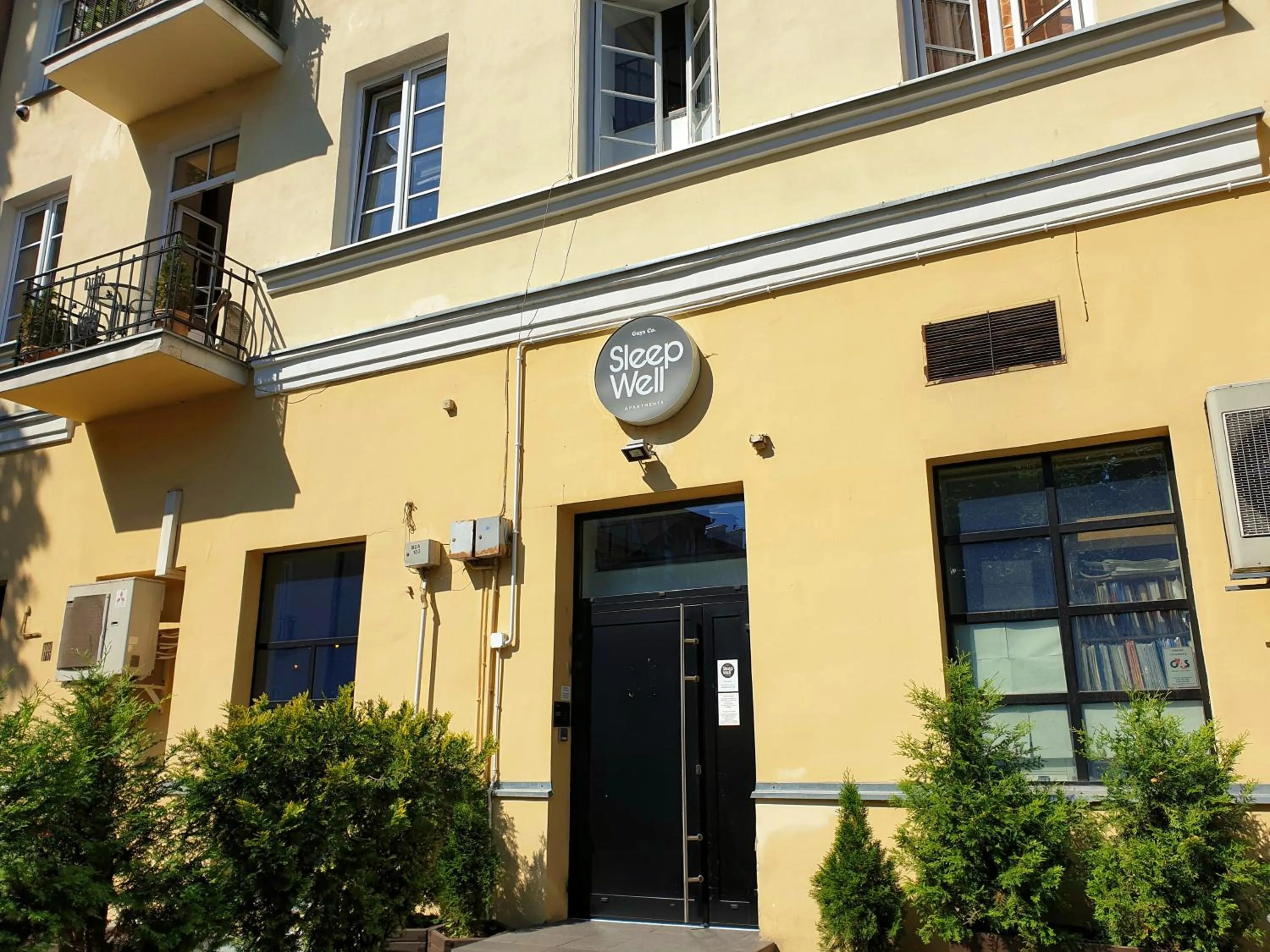 Property building in SLEEPWELL NOWY ŚWIAT - entrance from Ordynacka 14St, through the courtyard