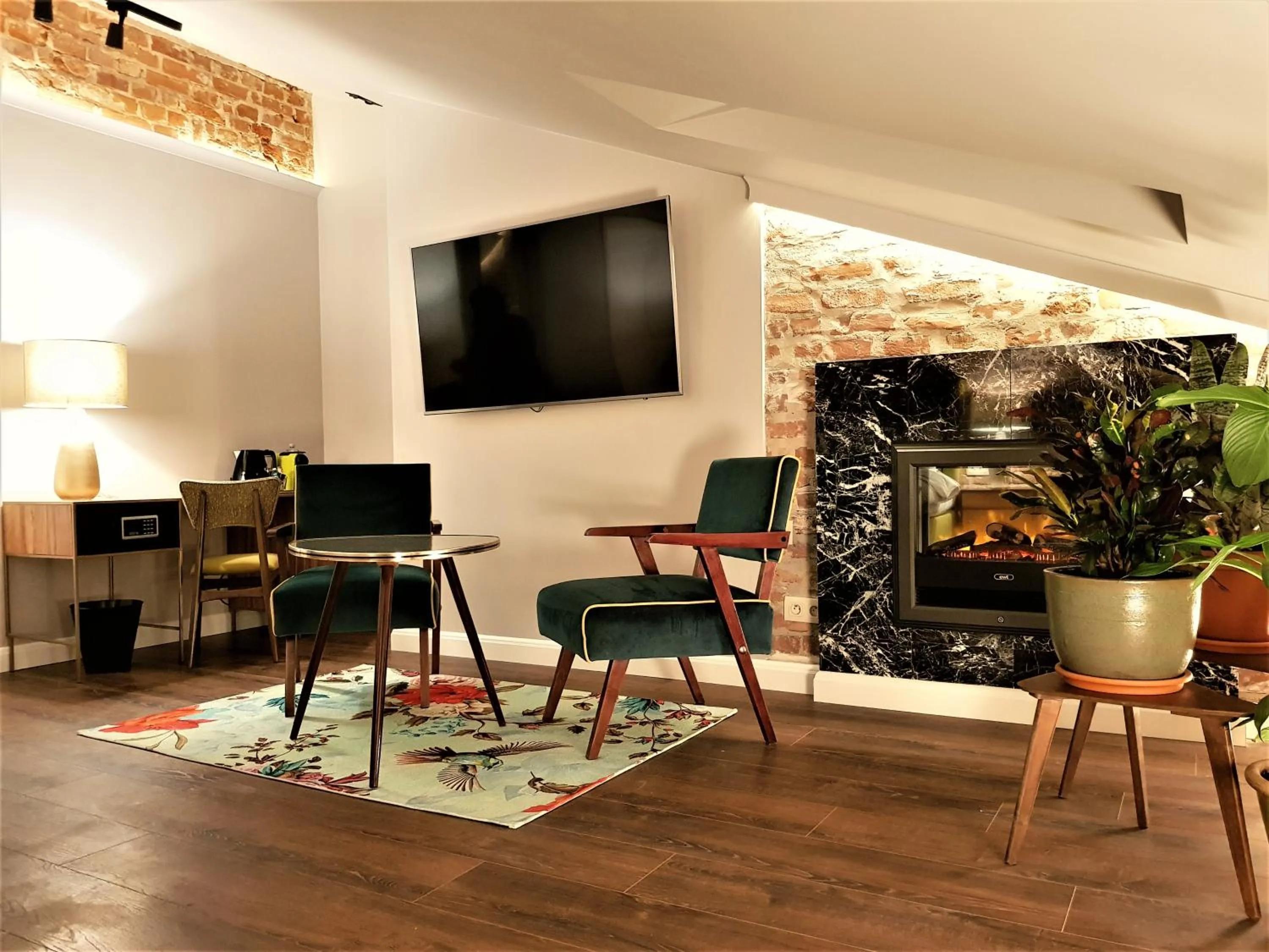 Seating area in SLEEPWELL NOWY ŚWIAT - entrance from Ordynacka 14St, through the courtyard