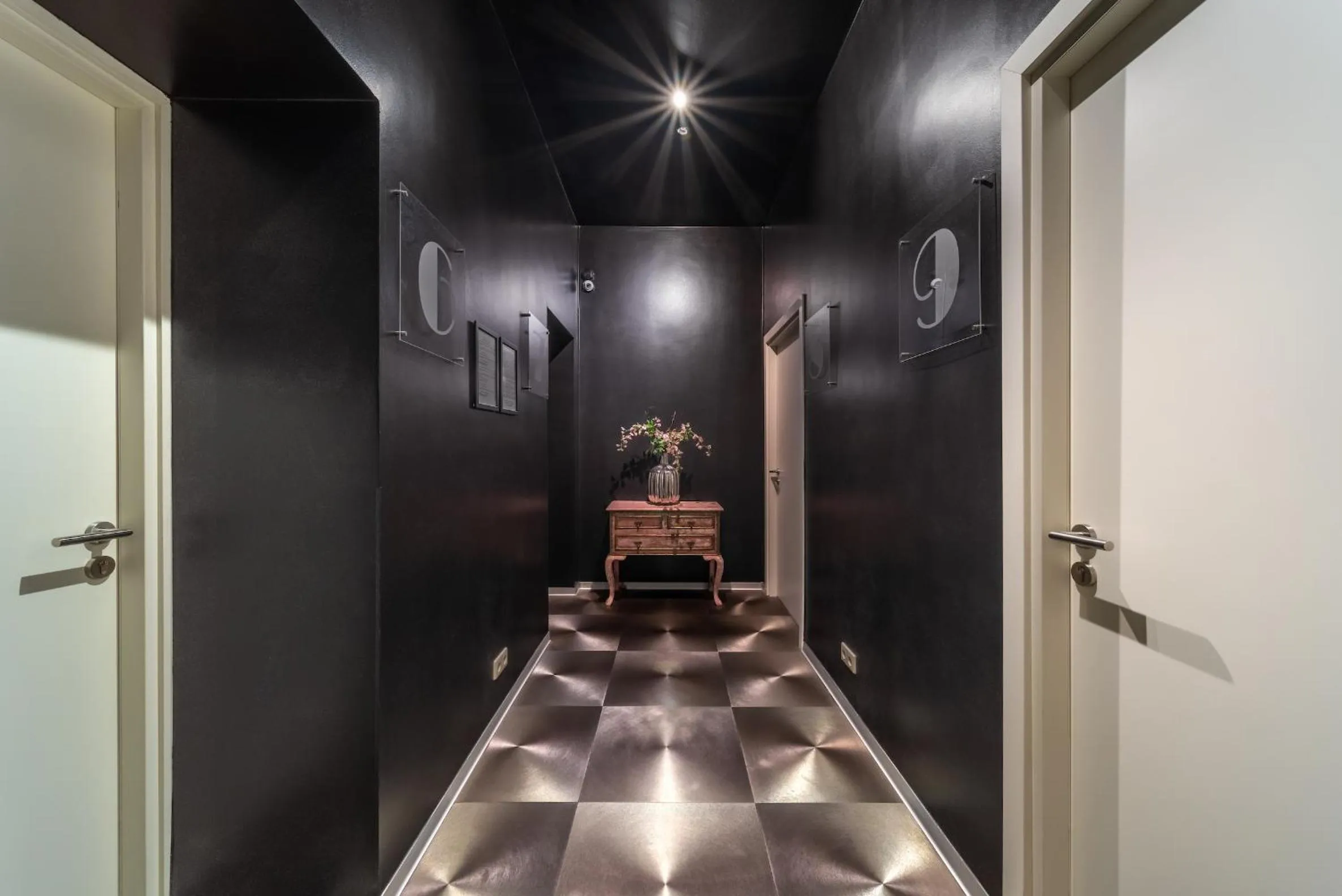 Lobby or reception in SLEEPWELL NOWY ŚWIAT - entrance from Ordynacka 14St, through the courtyard